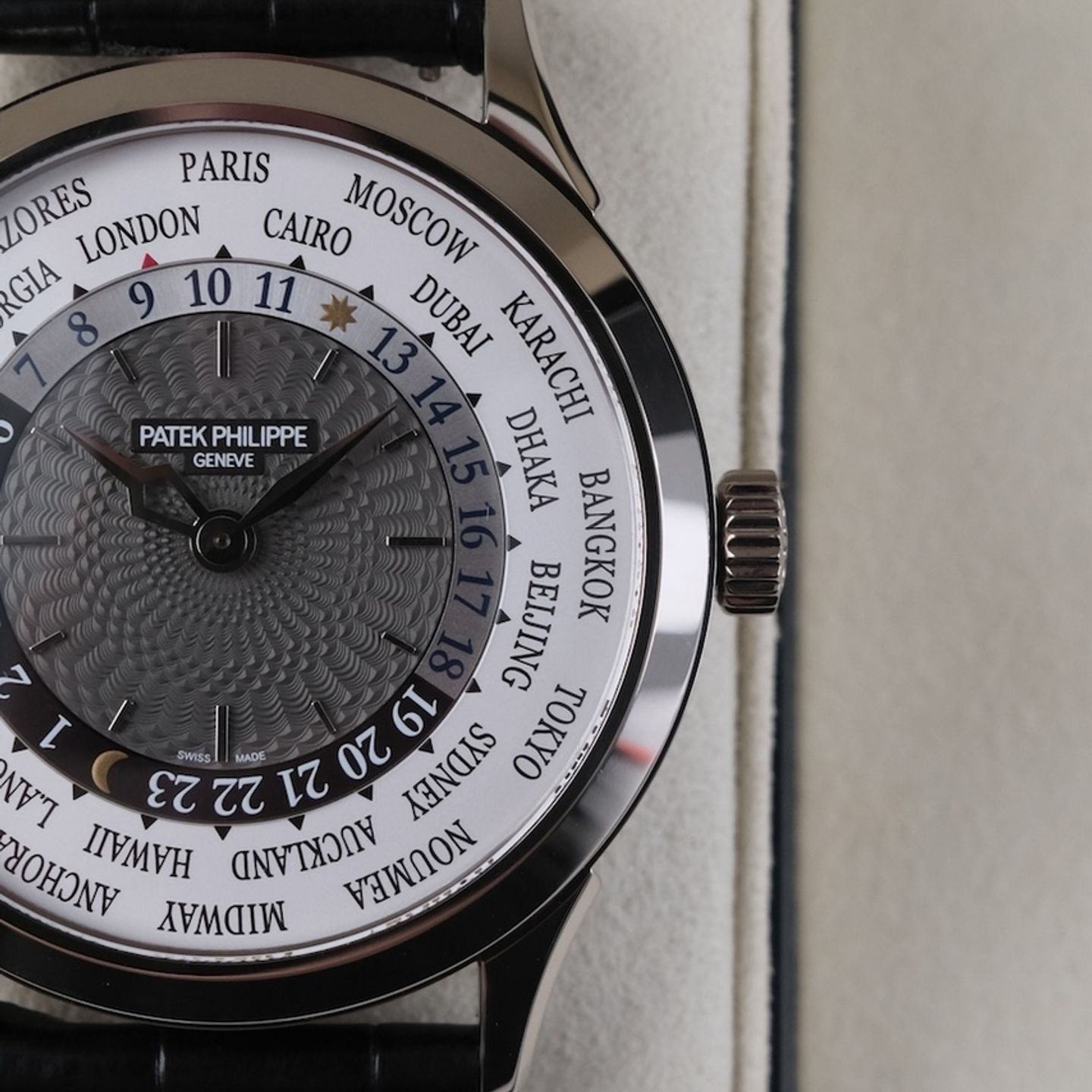 Patek Philippe World Time 5230G - (2/8)