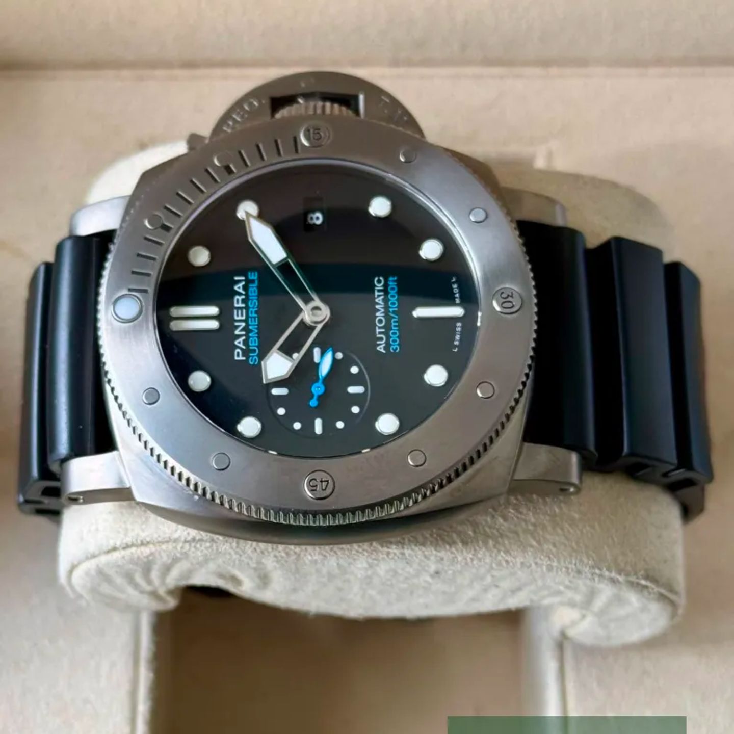 Panerai Luminor Submersible 1950 3 Days Automatic PAM02305 (2023) - Black dial 47 mm Titanium case (5/7)