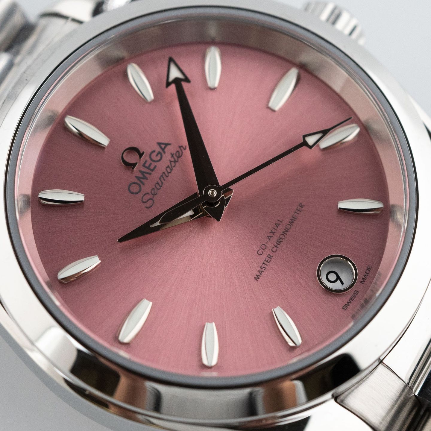 Omega Seamaster Aqua Terra 220.10.34.20.10.003 (2025) - Pink dial 34 mm Steel case (3/8)
