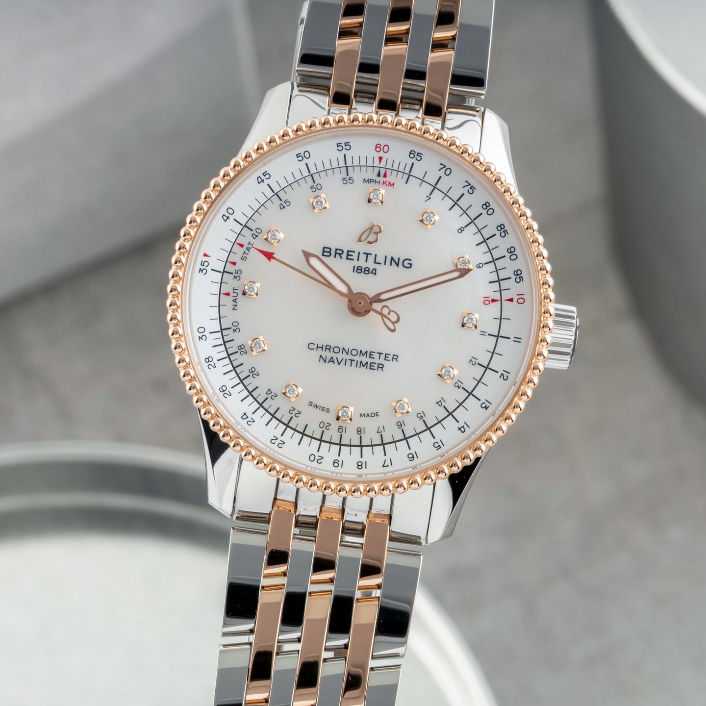 Breitling Navitimer U17395 (2022) - Silver dial 35 mm Gold/Steel case (3/8)