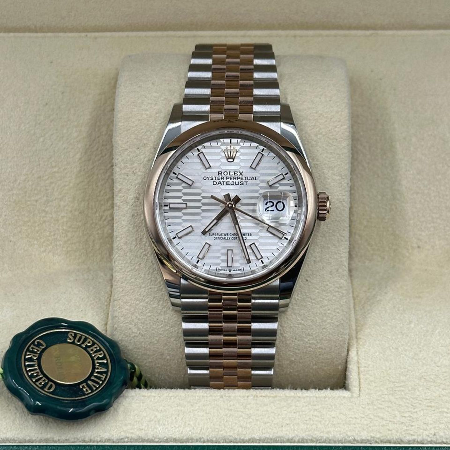 Rolex Datejust 126201 (2026) - Silver dial 44 mm Gold/Steel case (1/10)