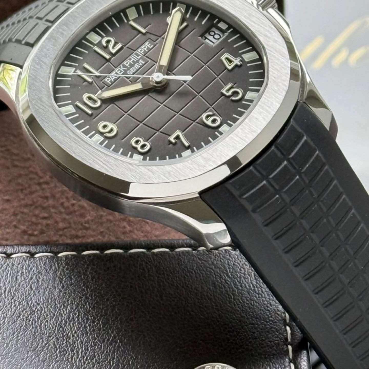 Patek Philippe Aquanaut 5167 (2008) - Brown dial 41 mm Steel case (2/8)