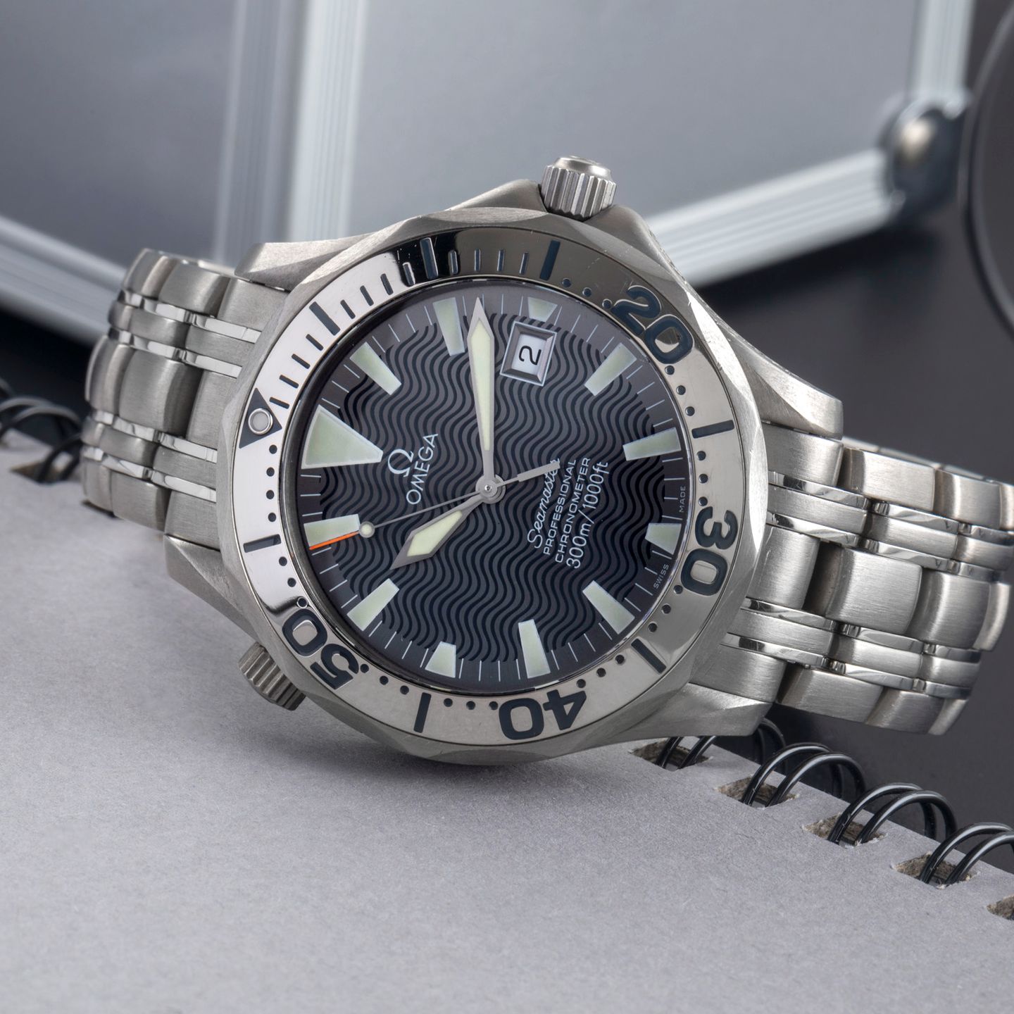 Omega Seamaster Diver 300 M 2232.30.00 - (2/8)