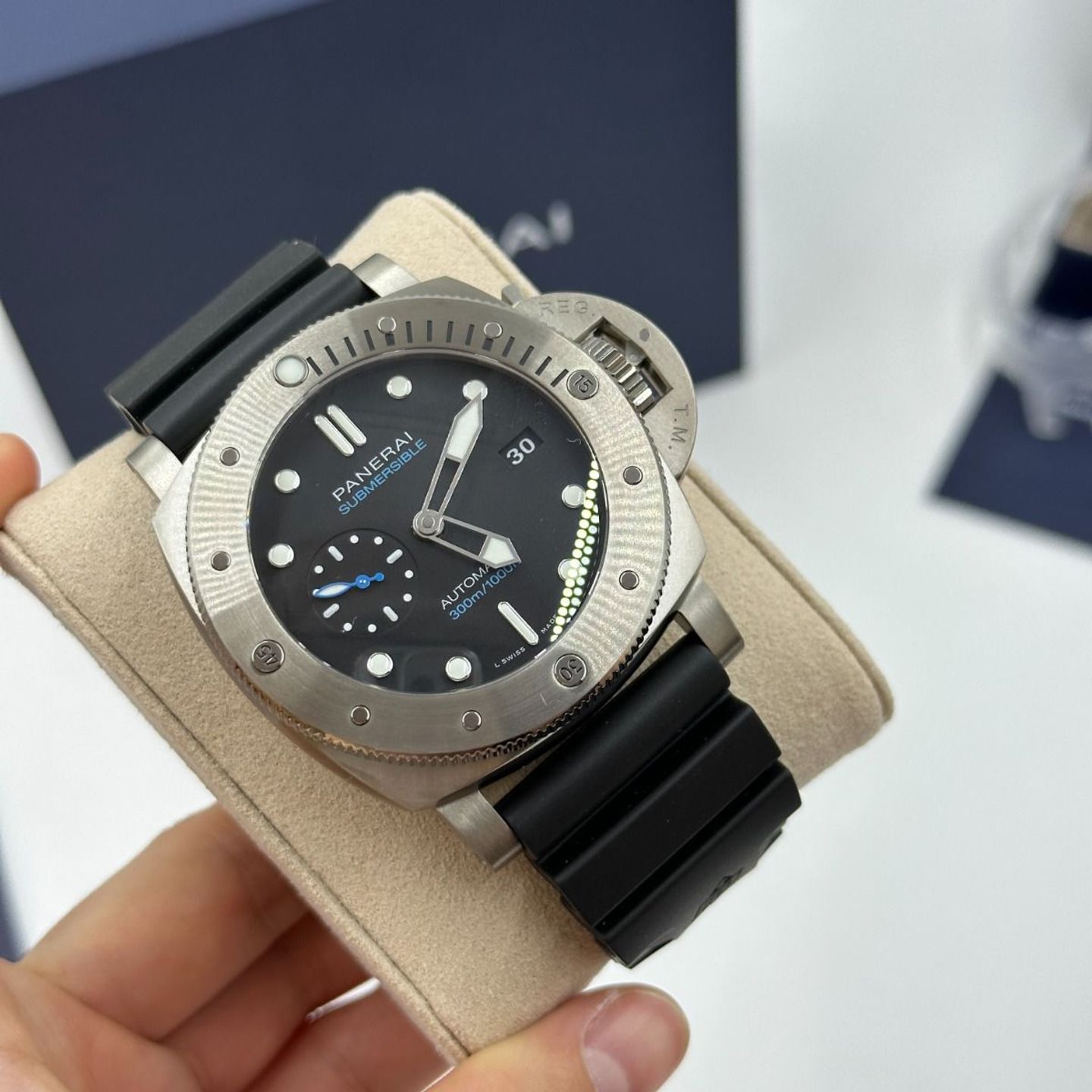 Panerai Luminor Submersible 1950 3 Days Automatic PAM02305 (2023) - Black dial 47 mm Titanium case (8/8)