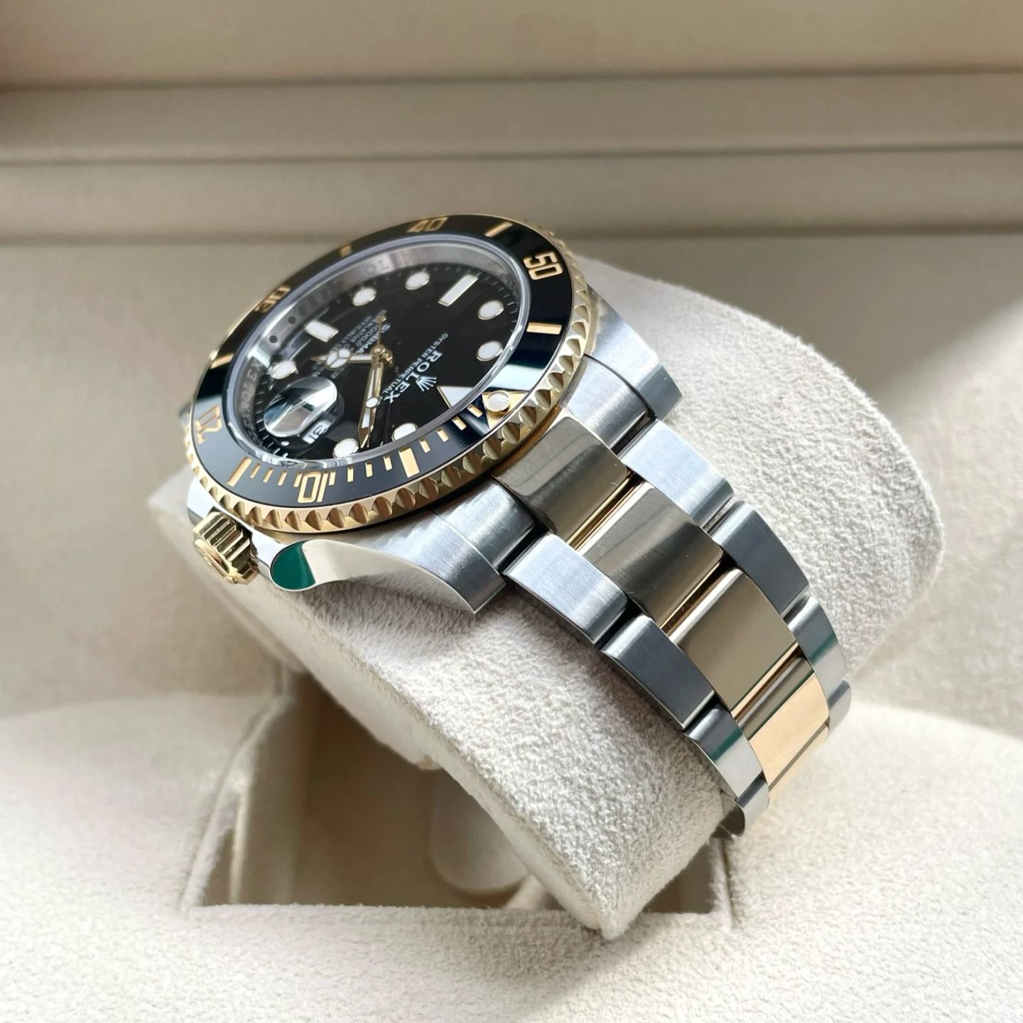 Rolex Submariner Date 116613LN (2020) - Black dial 40 mm Gold/Steel case (4/7)