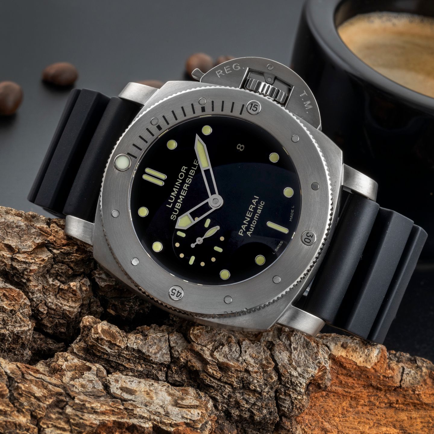 Panerai Luminor Submersible 1950 3 Days Automatic PAM00305 (Onbekend (willekeurig serienummer)) - Zwart wijzerplaat 47mm Titanium (2/8)