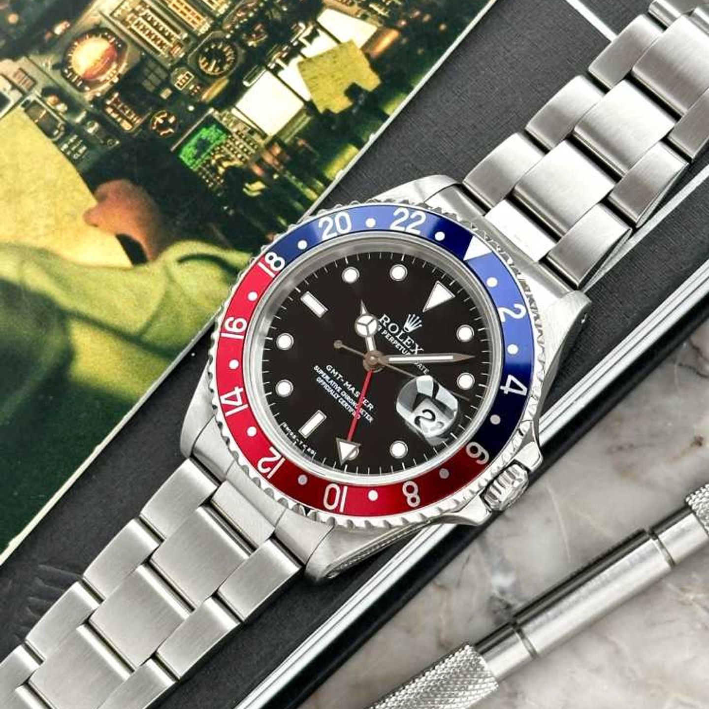 Rolex GMT-Master 16700 (1996) - Zwart wijzerplaat 40mm Staal (3/8)