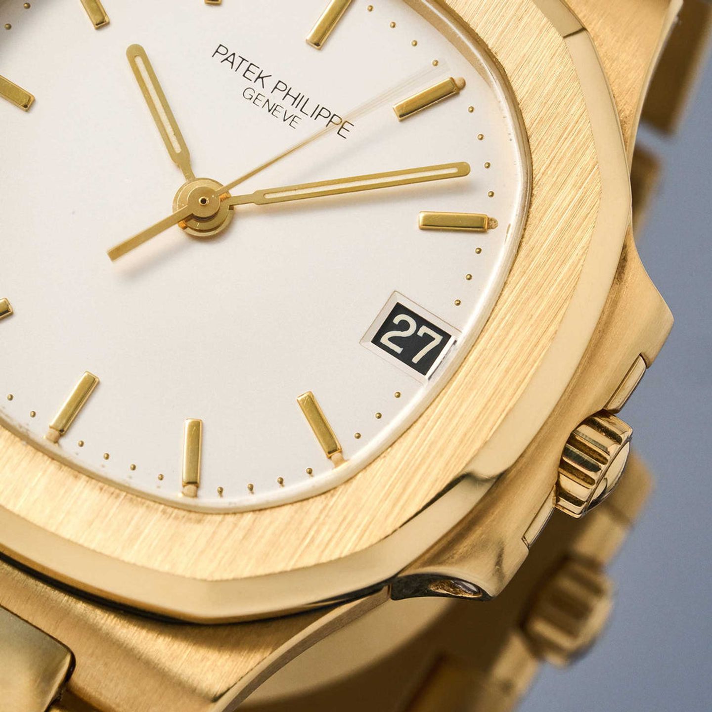 Patek Philippe Nautilus 3800J (Unknown (random serial)) - Gold dial 38 mm Yellow Gold case (2/7)