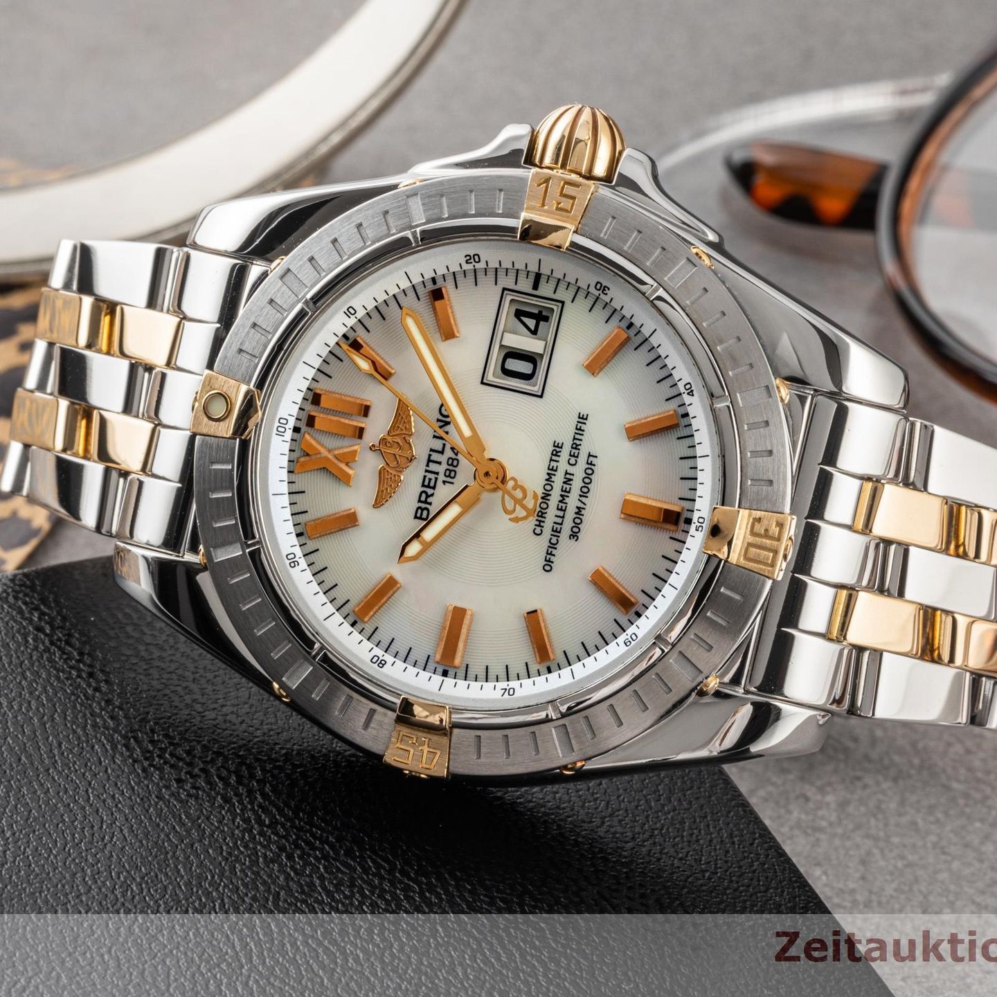 Breitling Cockpit B4935011A669 (2005) - White dial 41 mm Gold/Steel case (2/8)
