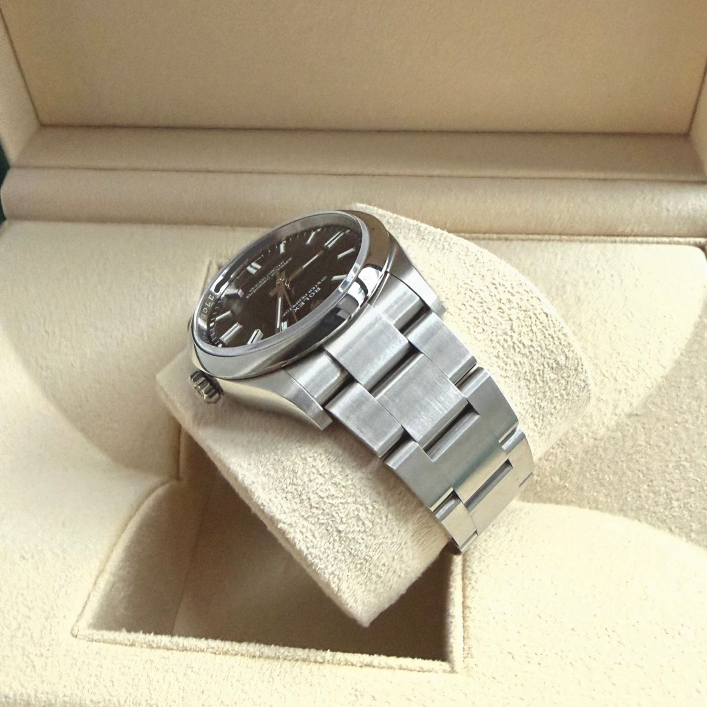 Rolex Oyster Perpetual 36 126000 (2023) - Black dial 36 mm Steel case (11/14)