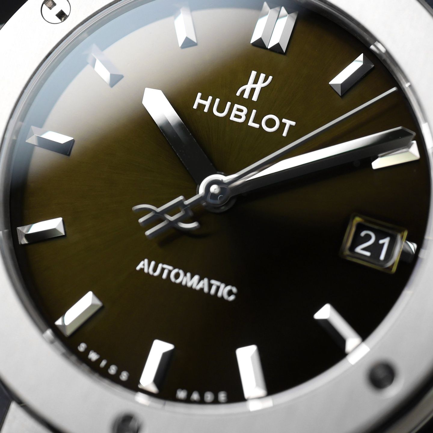 Hublot Classic Fusion 565.NX.8970.LR (2023) - Groen wijzerplaat 38mm Titanium (2/3)