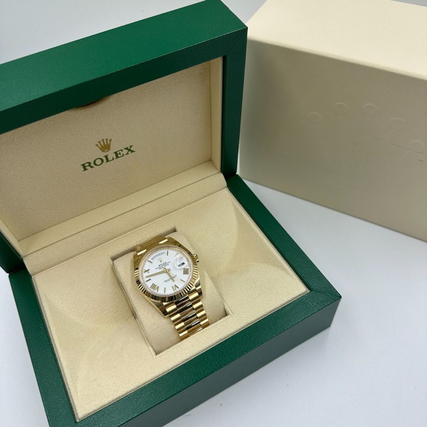 Rolex Day-Date 40 228238 (2023) - Wit wijzerplaat 40mm Geelgoud (3/8)