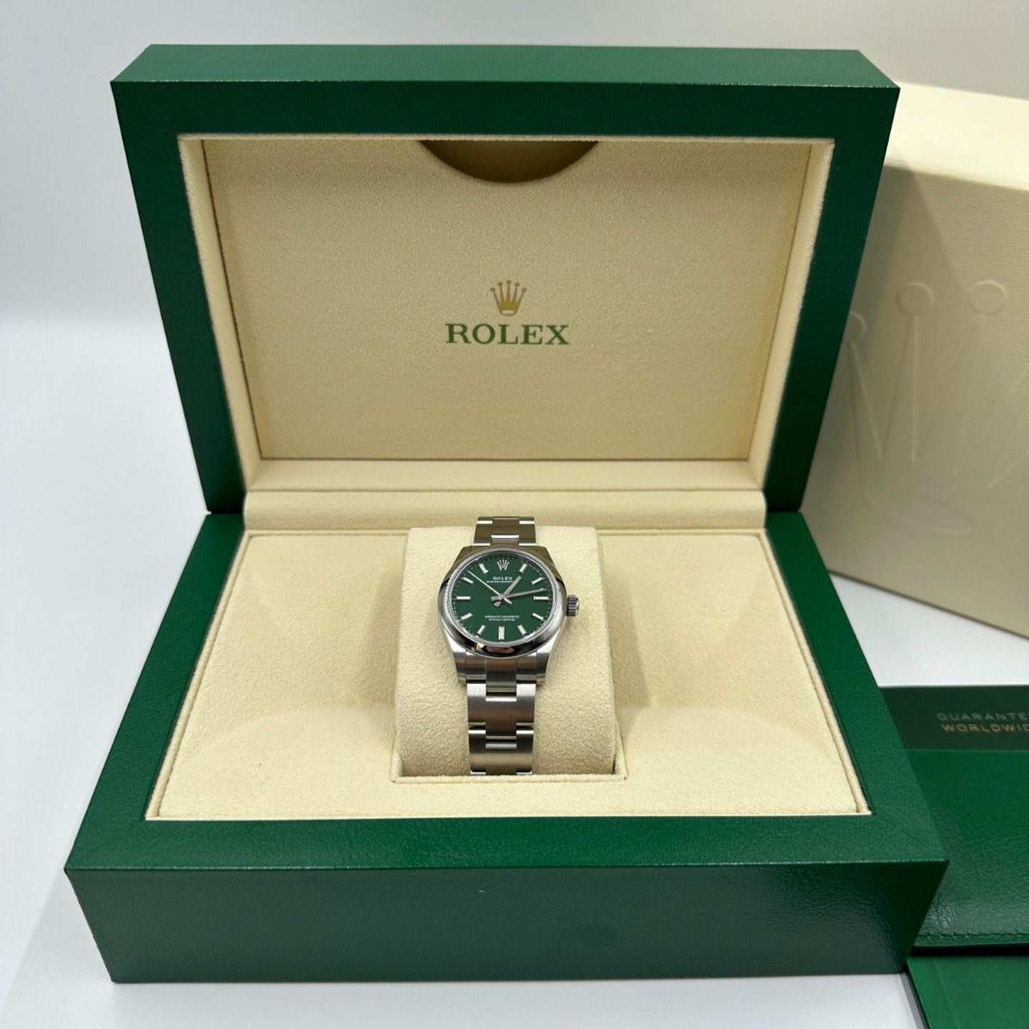 Rolex Oyster Perpetual 31 277200 (2022) - Green dial 31 mm Steel case (3/8)