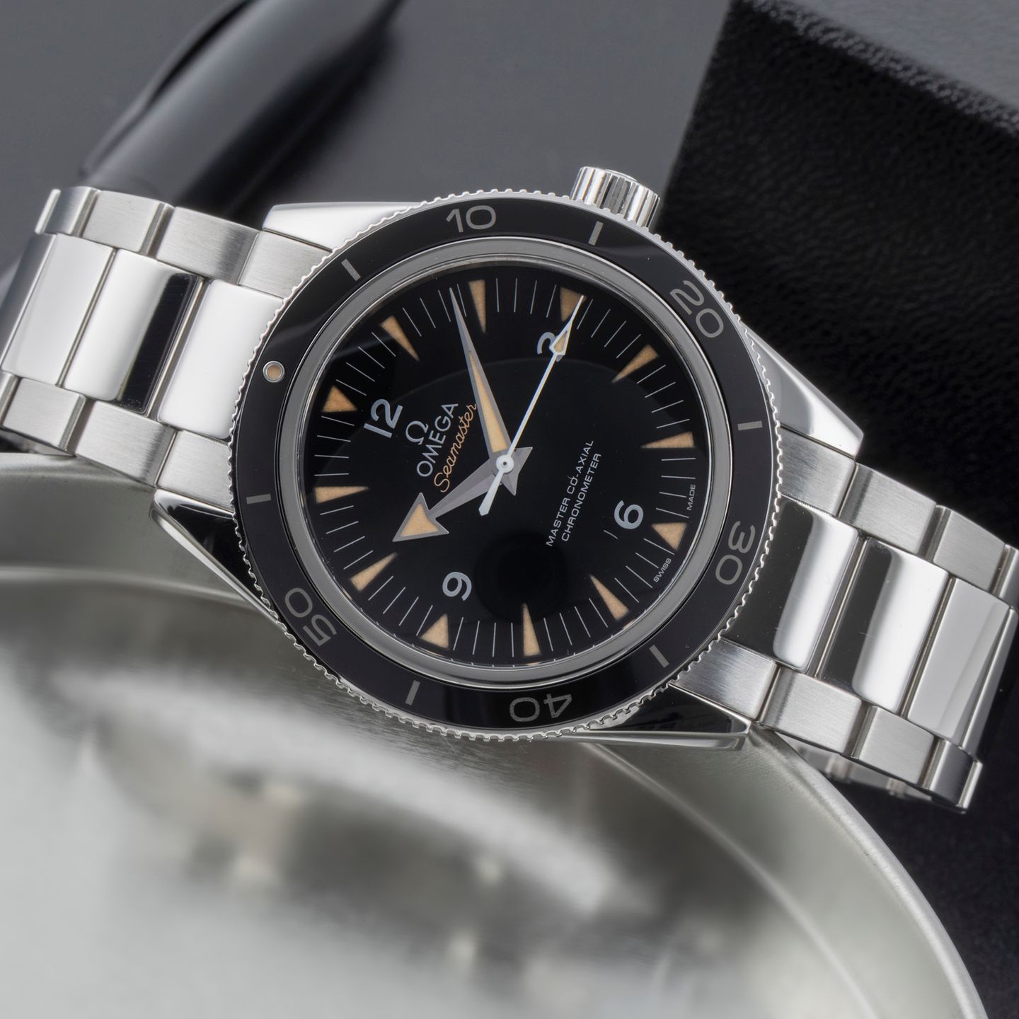 Omega Seamaster 300 233.30.41.21.01.001 - (2/8)
