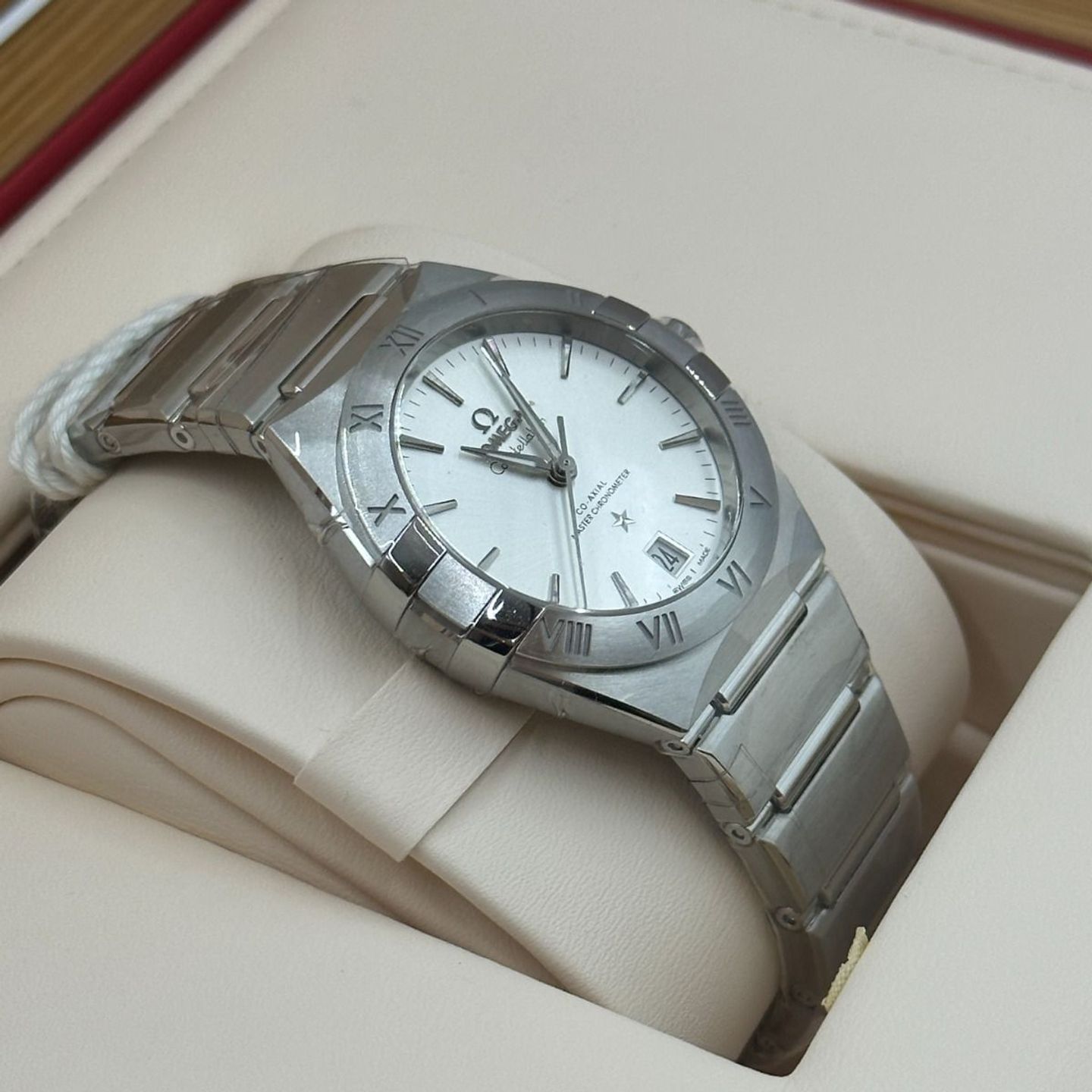 Omega Constellation 131.10.36.20.02.001 (2024) - Silver dial 36 mm Steel case (6/8)