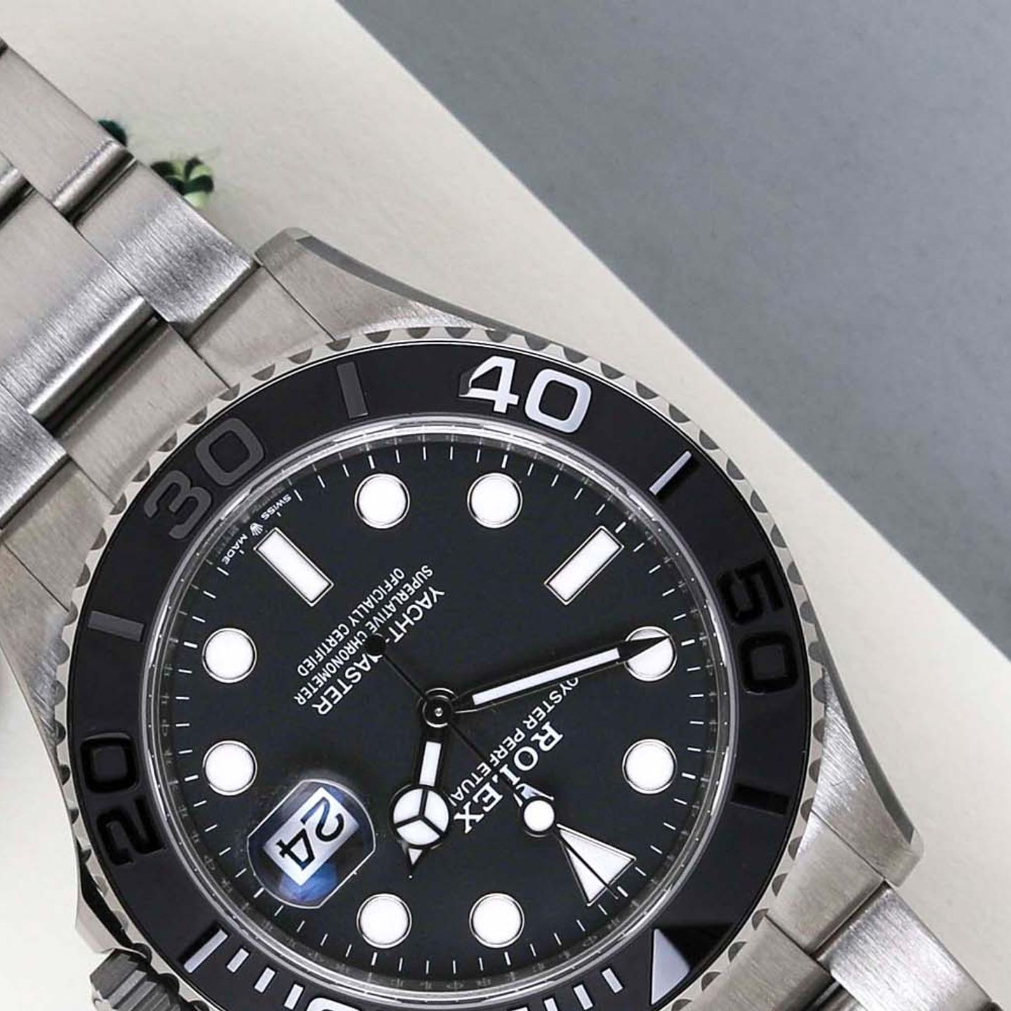 Rolex Yacht-Master 42 226627 (2024) - Black dial 42 mm Titanium case (4/8)