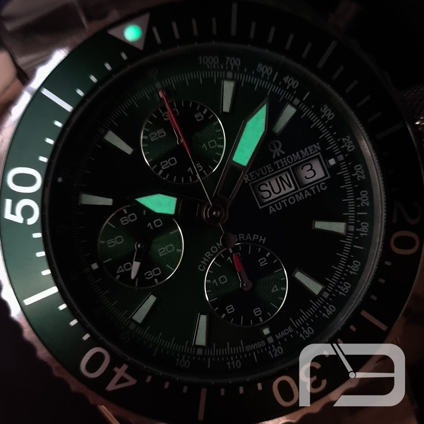 Revue Thommen Diver's Day-Date Chronograph 17030.6132 (2024) - Green dial 45 mm Steel case (5/8)