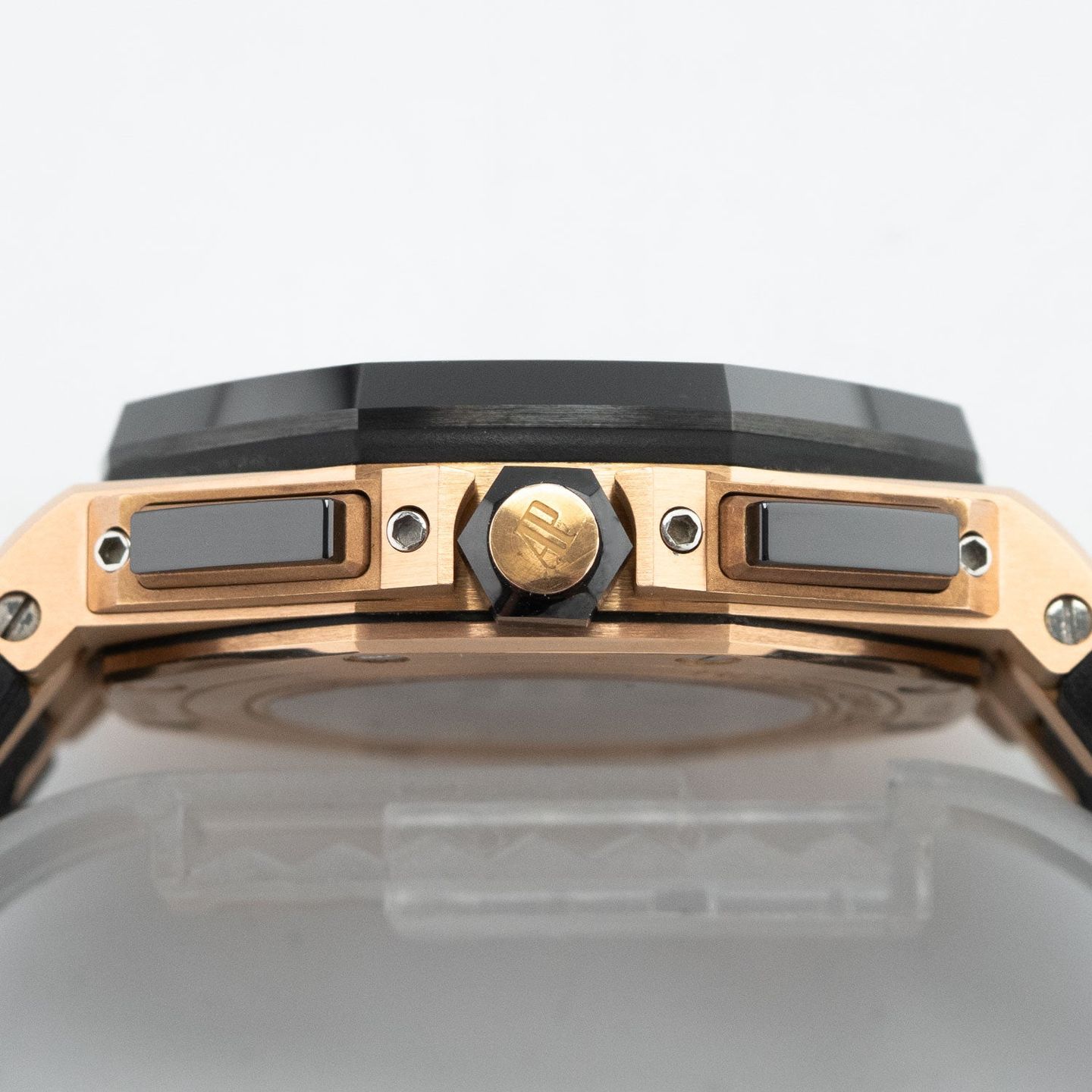Audemars Piguet Royal Oak Offshore Chronograph 26400RO.OO.A002CA.01 (2015) - Black dial 44 mm Rose Gold case (4/6)