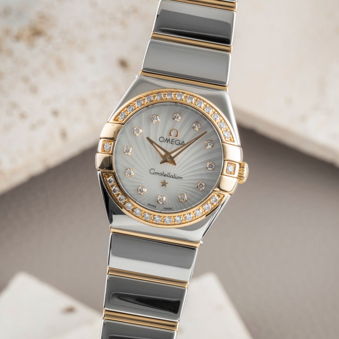 Omega Constellation Quartz 123.25.24.60.55.006 (2015) - Pearl dial 24 mm Steel case (3/8)