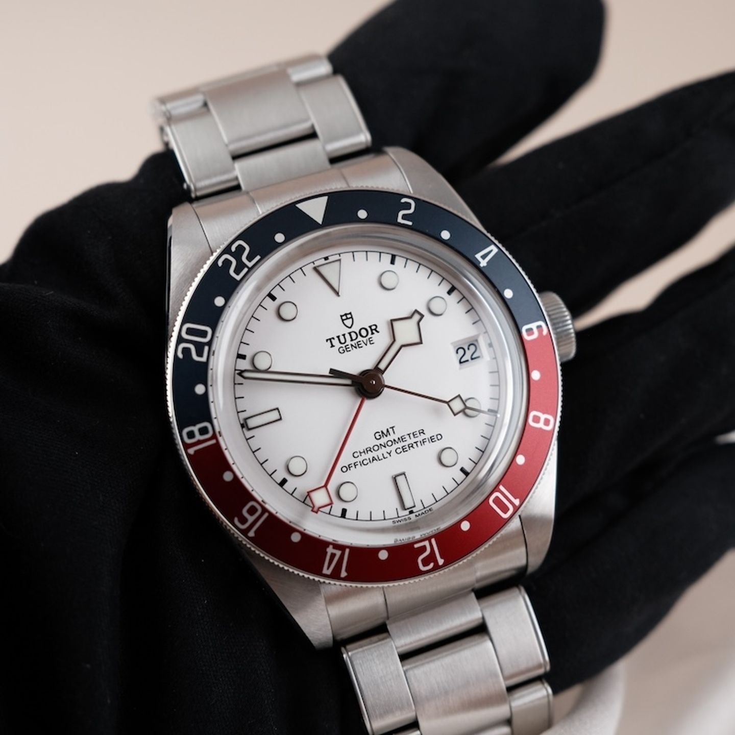 Tudor Black Bay GMT 79830RB (2024) - Black dial 41 mm Steel case (2/8)