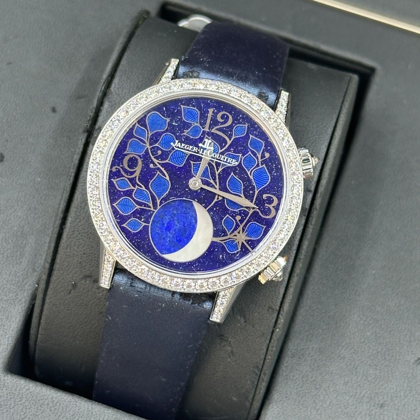 Jaeger-LeCoultre Rendez-Vous Q35334E1 (2024) - Blue dial 39 mm White Gold case (7/8)