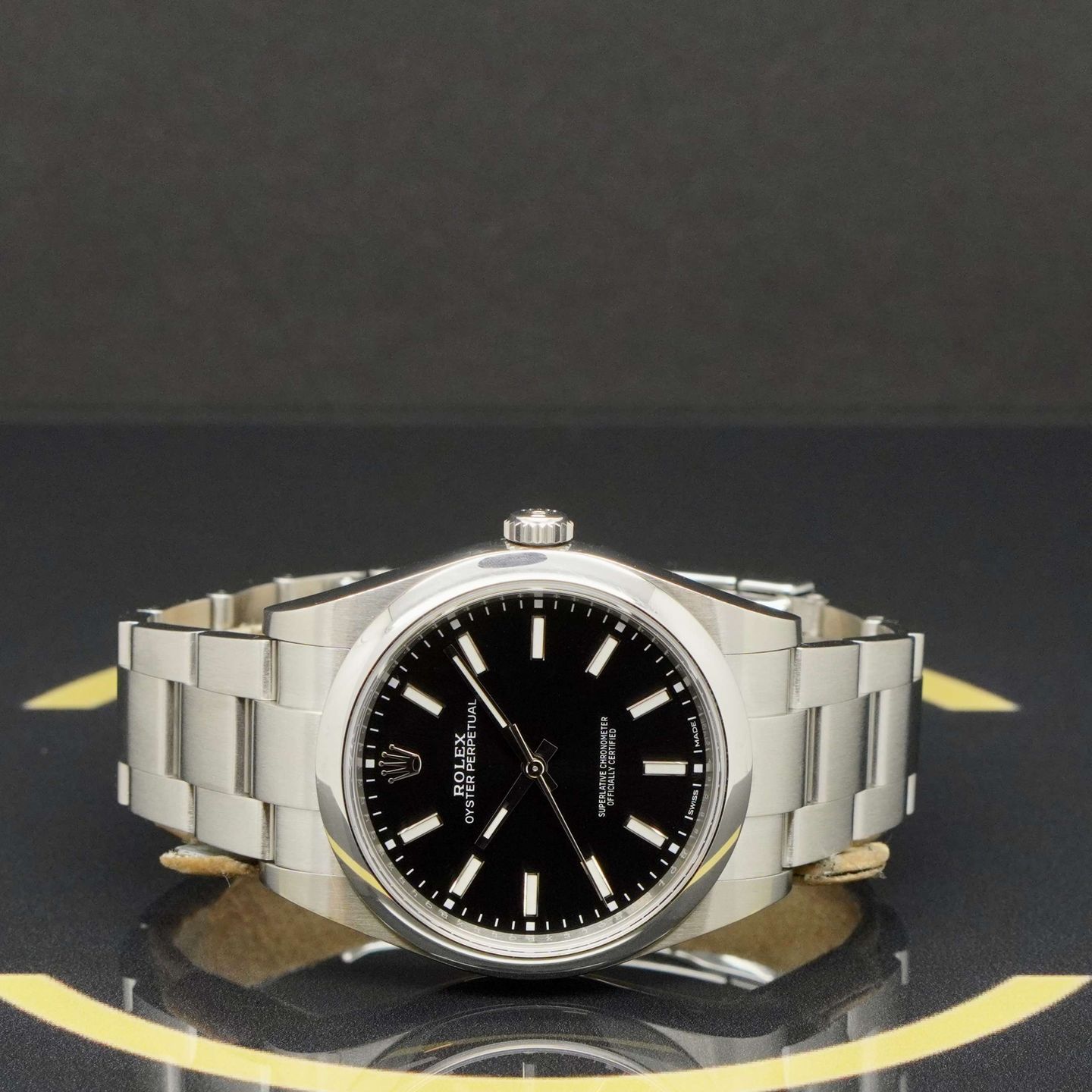 Rolex Oyster Perpetual 39 114300 (2019) - Black dial 39 mm Steel case (3/6)