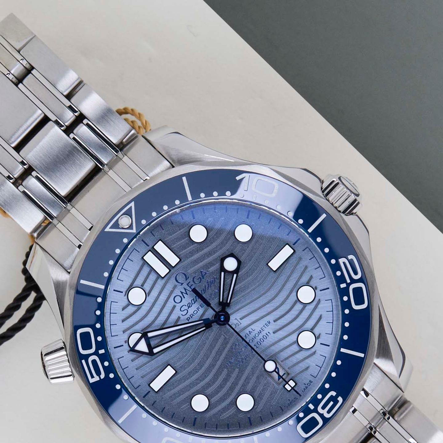 Omega Seamaster Diver 300 M 210.30.42.20.06.001 (2020) - Grey dial 42 mm Steel case (3/8)