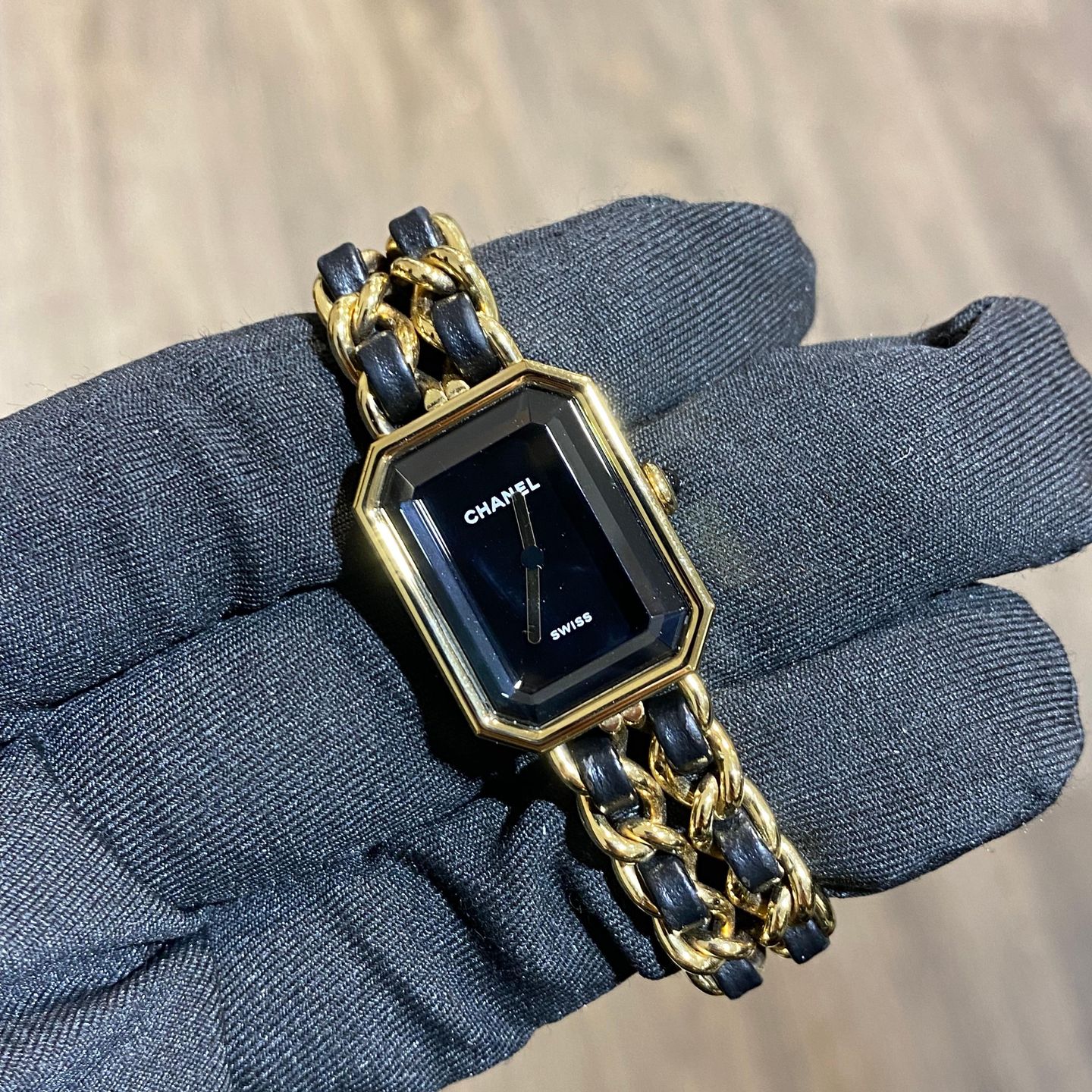 Chanel Première H0001 (Unknown (random serial)) - Black dial 26 mm Yellow Gold case (1/1)