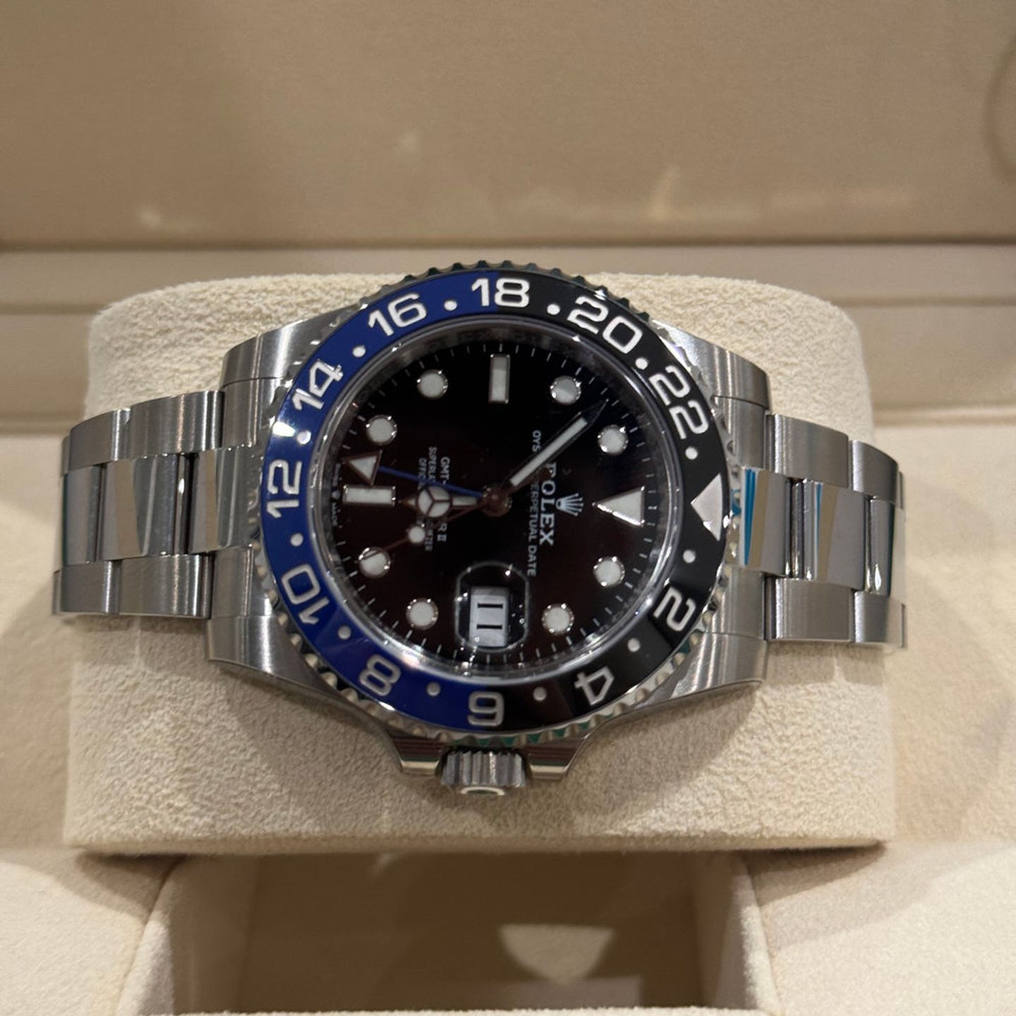 Rolex GMT-Master II 126710BLNR (2025) - Black dial 40 mm Steel case (2/6)
