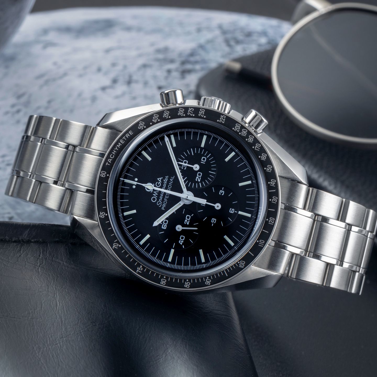 Omega Speedmaster Professional Moonwatch 311.30.42.30.01.005 (Unknown (random serial)) - Black dial 42 mm Steel case (2/8)