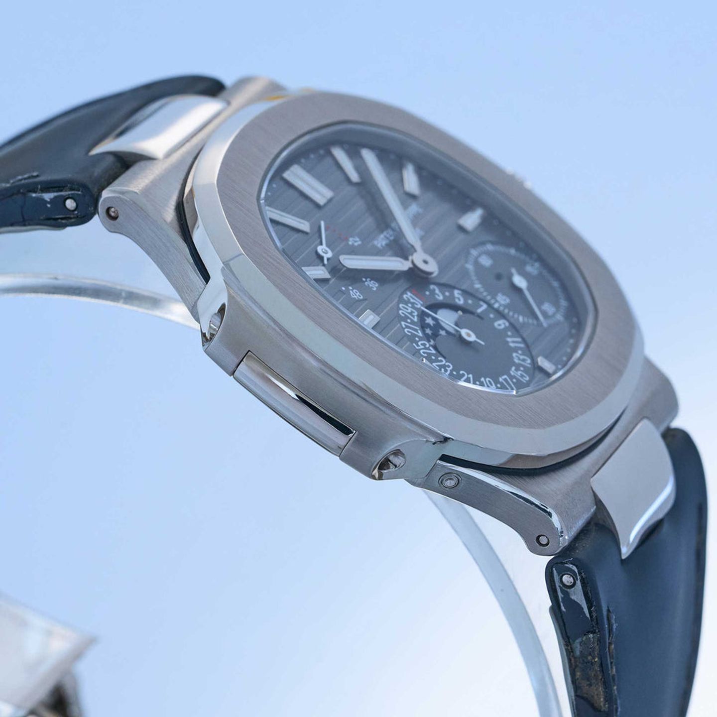 Patek Philippe Nautilus 5712G-001 - (3/8)