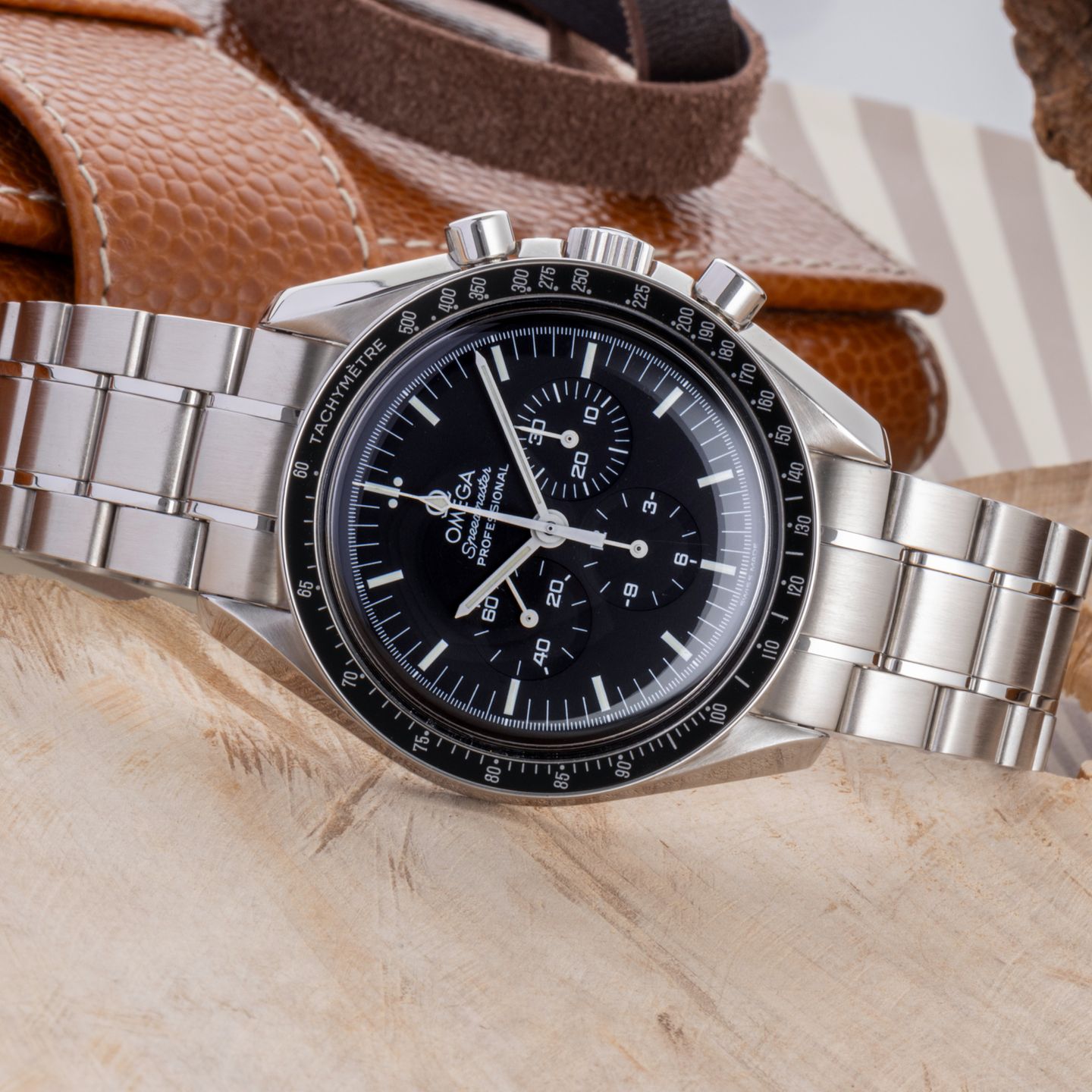 Omega Speedmaster Professional Moonwatch 3570.50.00 (Unknown (random serial)) - Black dial 42 mm Steel case (2/8)