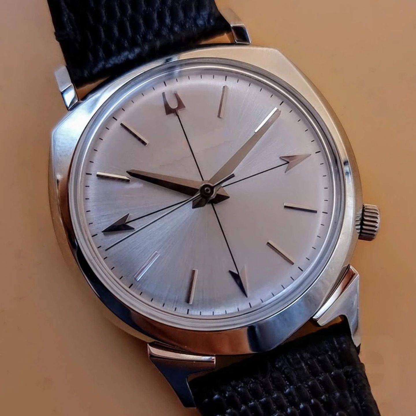 Bulova Accutron 2SW6A001 (2025) - Silver dial 33 mm Steel case (2/8)