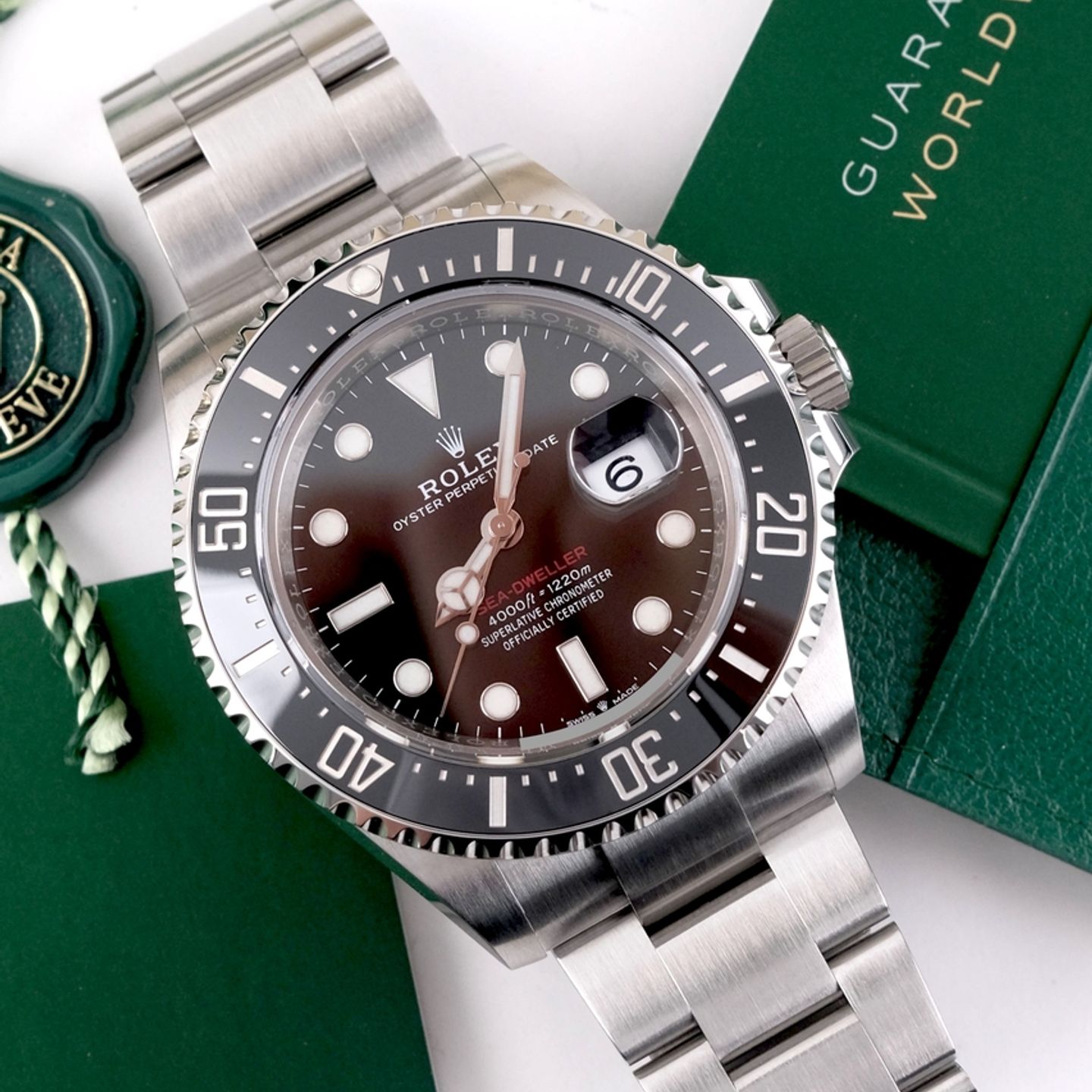 Rolex Sea-Dweller 126600 (2020) - Black dial 43 mm Steel case (1/8)