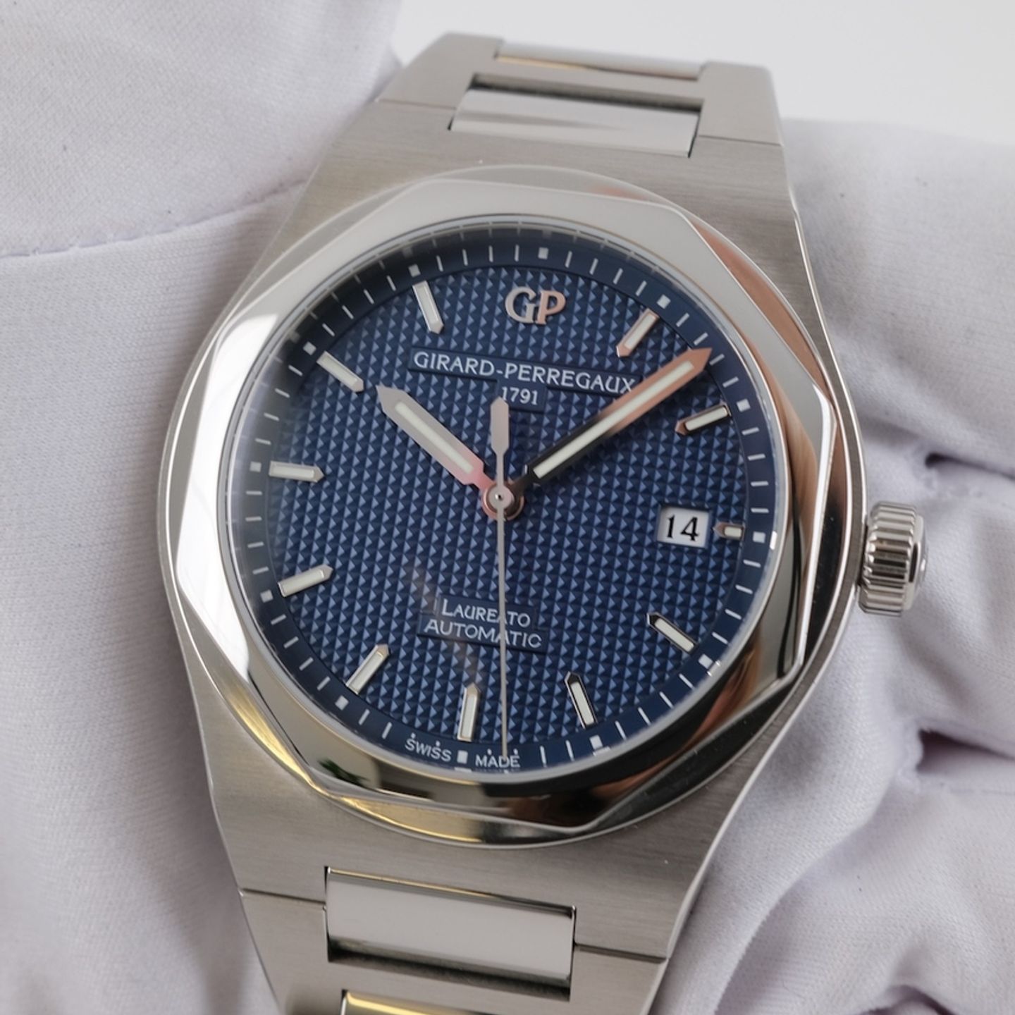 Girard-Perregaux Laureato 81000-11-431-11A - (1/8)