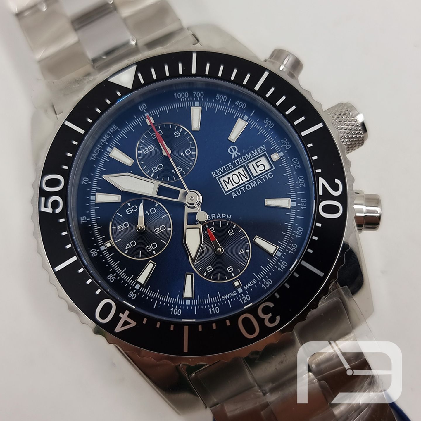 Revue Thommen Diver's Day-Date Chronograph 17030.6123 - (2/8)