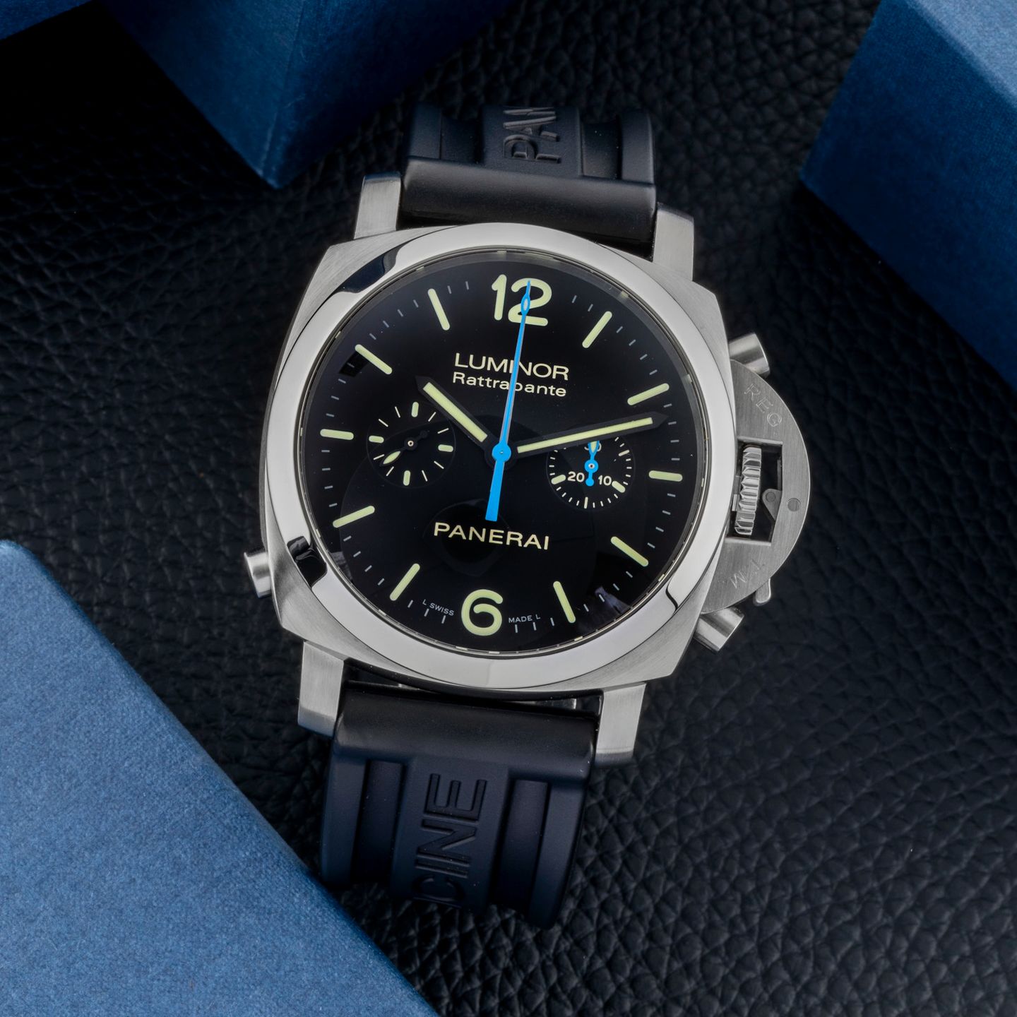 Panerai Special Editions PAM00362 (2010) - Black dial 44 mm Steel case (1/8)
