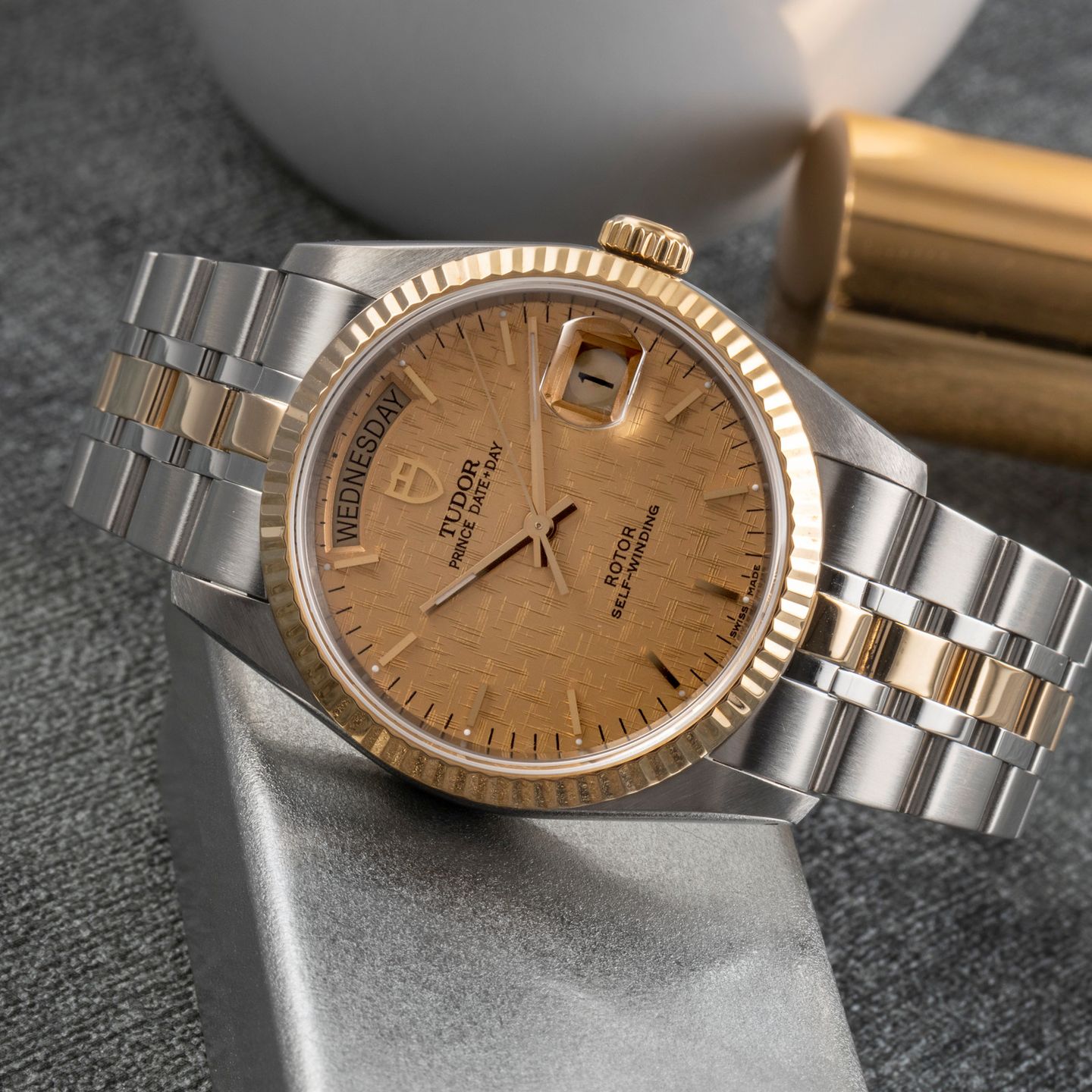 Tudor Prince Date 76213 - (2/8)