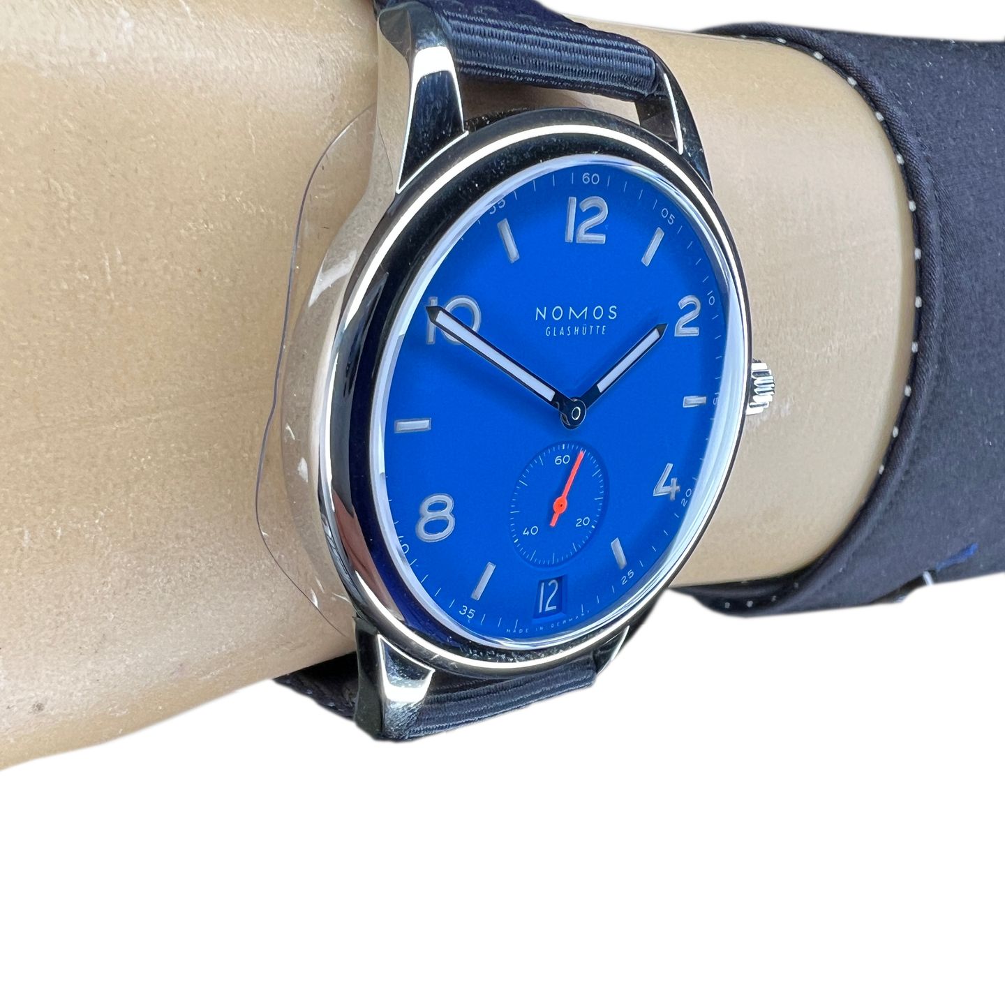 NOMOS Club Automat 777 (2024) - Blue dial 42 mm Steel case (6/8)