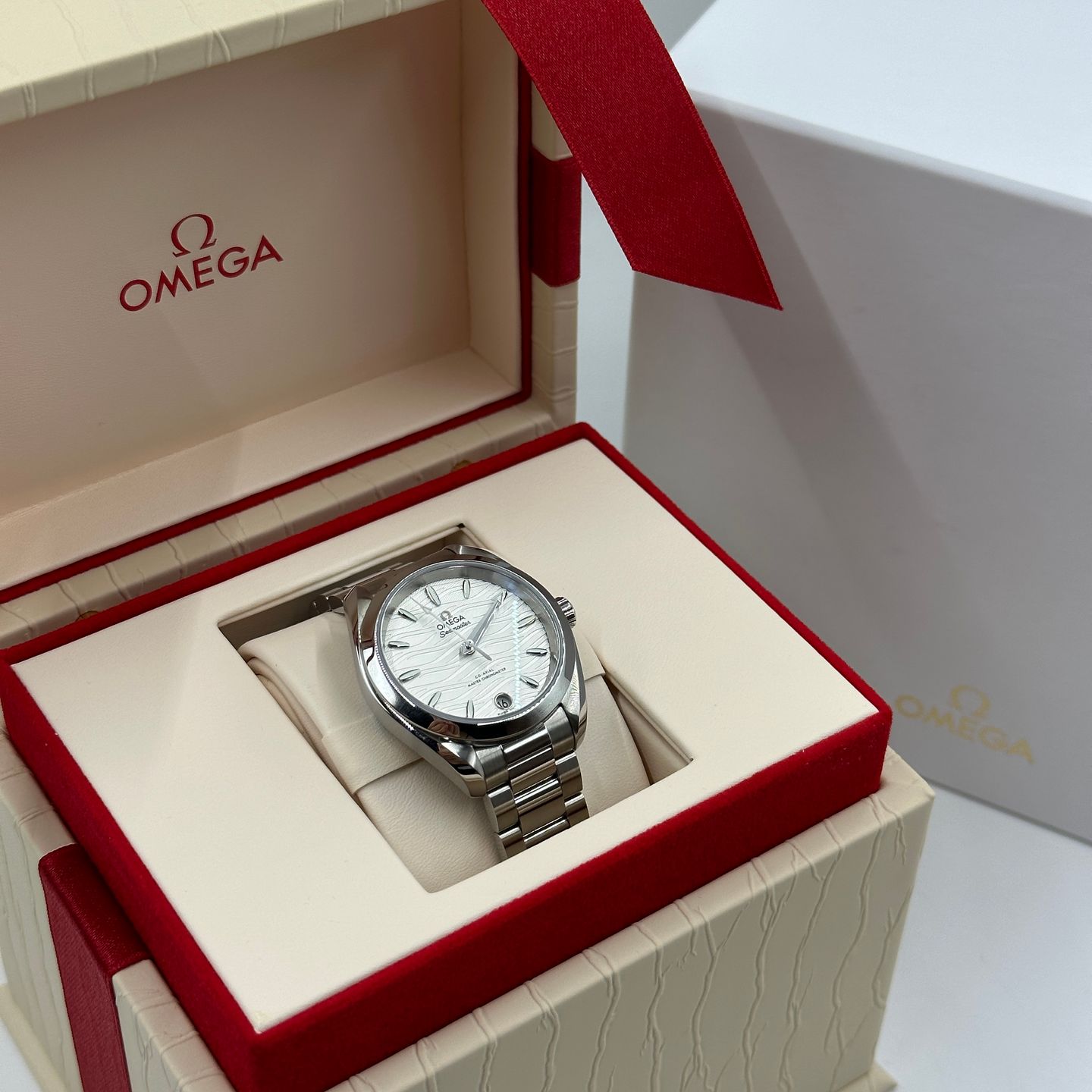 Omega Seamaster Aqua Terra 220.10.34.20.02.002 (2023) - Silver dial 34 mm Steel case (2/8)