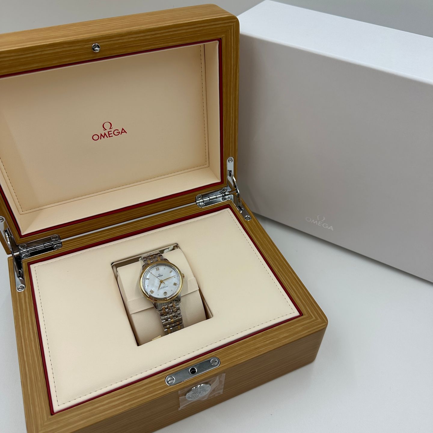 Omega De Ville Prestige 434.20.34.20.05.002 (2023) - Parelmoer wijzerplaat 34mm Goud/Staal (2/8)