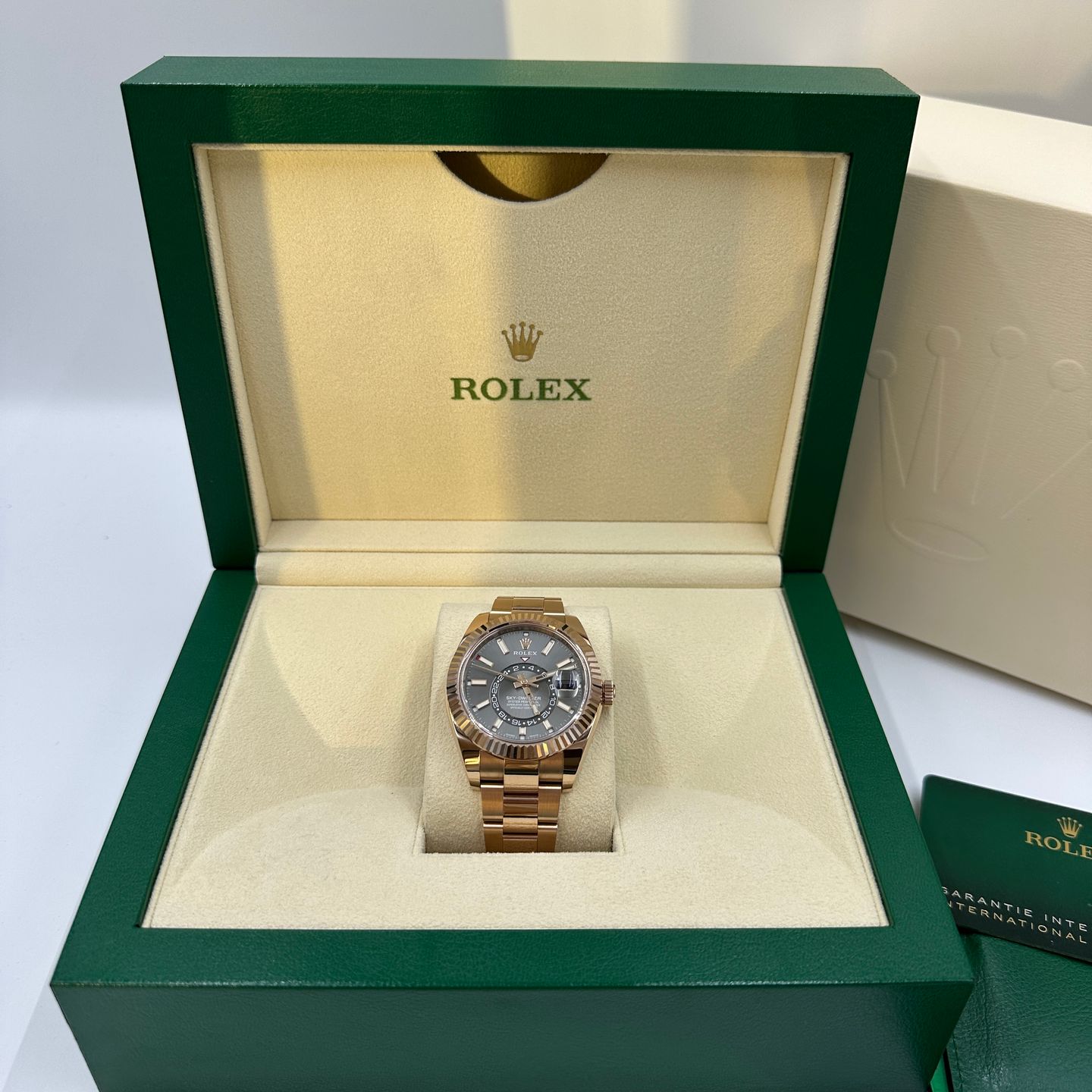 Rolex Sky-Dweller 326235 (2021) - Grijs wijzerplaat 42mm Roségoud (3/8)