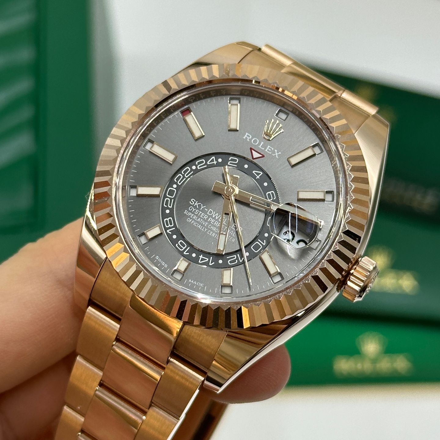 Rolex Sky-Dweller 326235 (2021) - Grey dial 42 mm Rose Gold case (8/8)