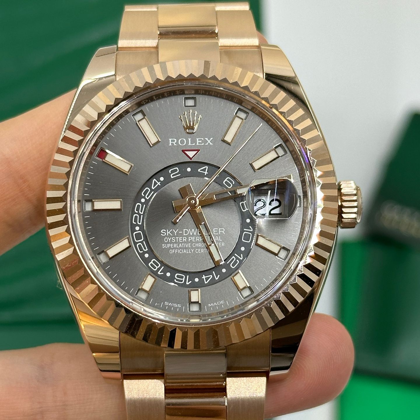 Rolex Sky-Dweller 326235 (2021) - Grey dial 42 mm Rose Gold case (7/8)