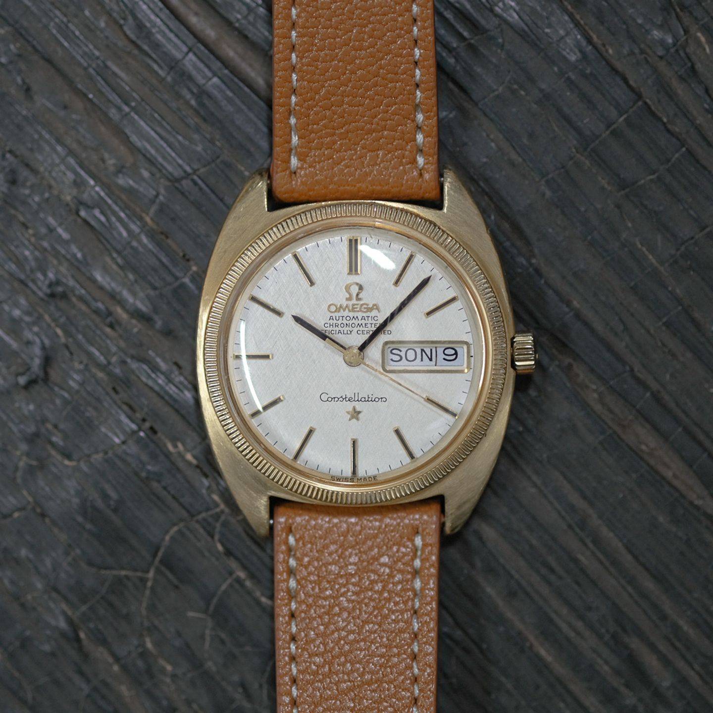 Omega Constellation 168.009 (Unknown (random serial)) - Silver dial 35 mm Yellow Gold case (2/8)