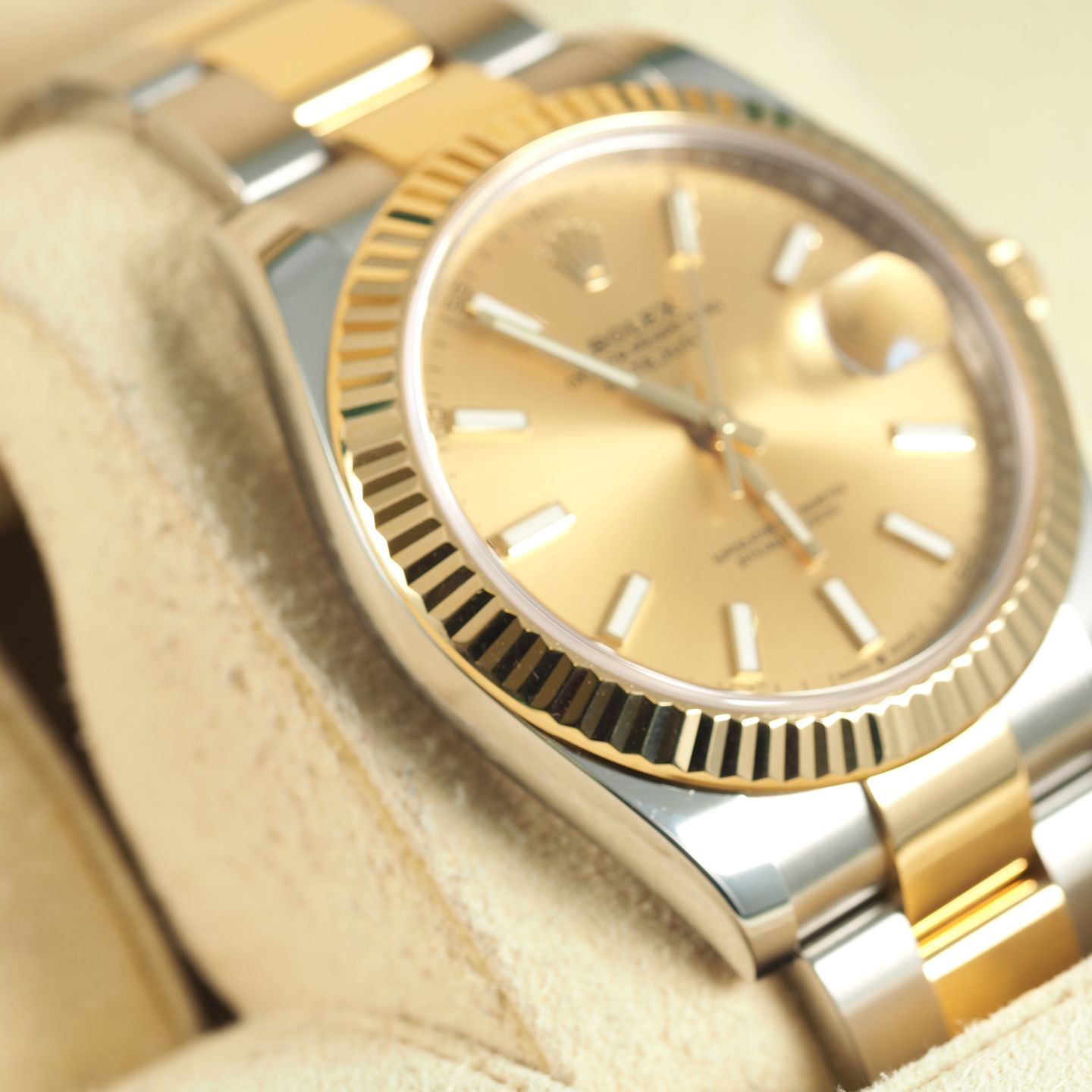 Rolex Datejust 41 126333 (2019) - Champagne wijzerplaat 41mm Goud/Staal (3/8)