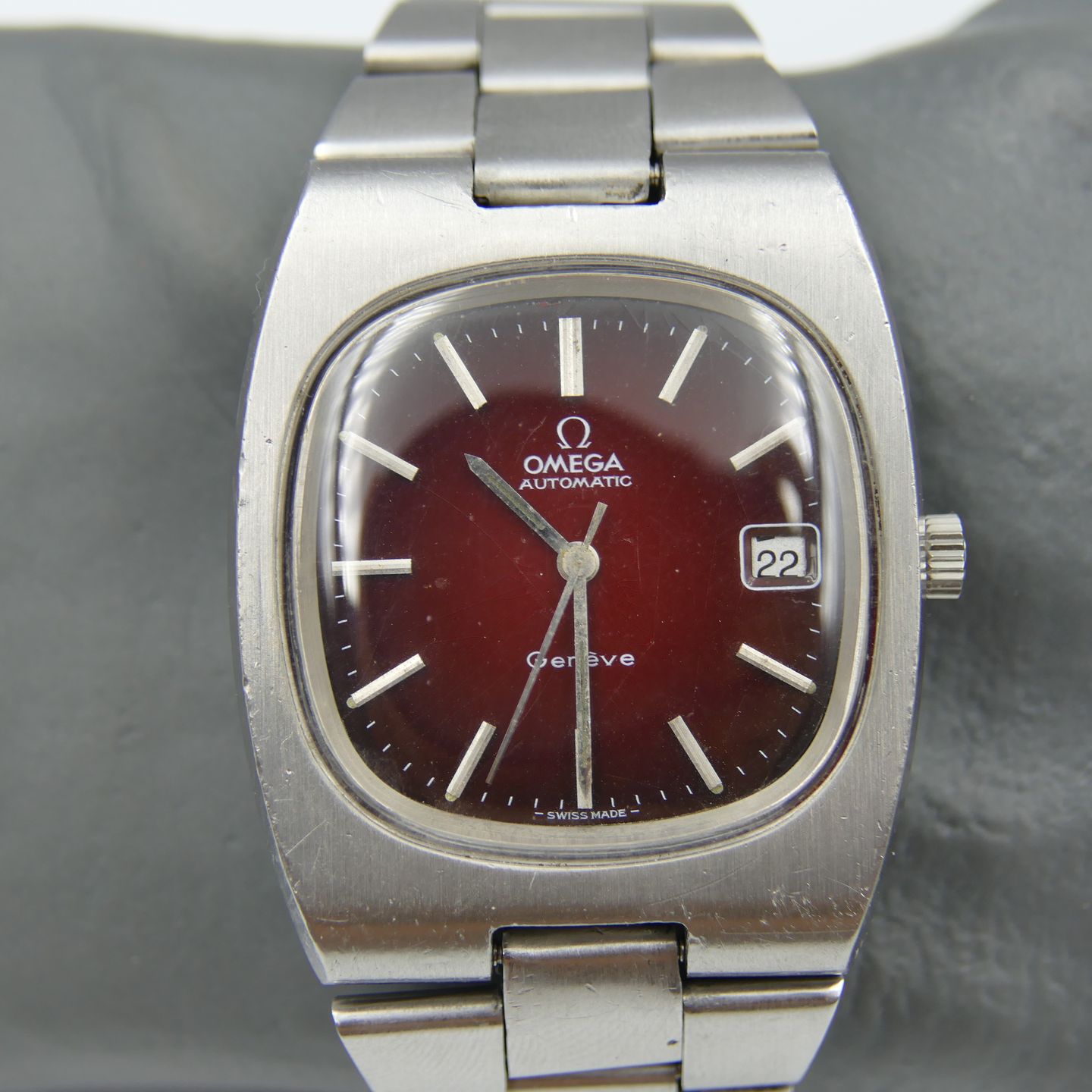 Omega Genève 70s vintage watch Omega Geneve Automatic cal 1012 ref 166.0191 burgundy red dial (Unknown (random serial)) - Red dial Unknown Steel case (3/8)