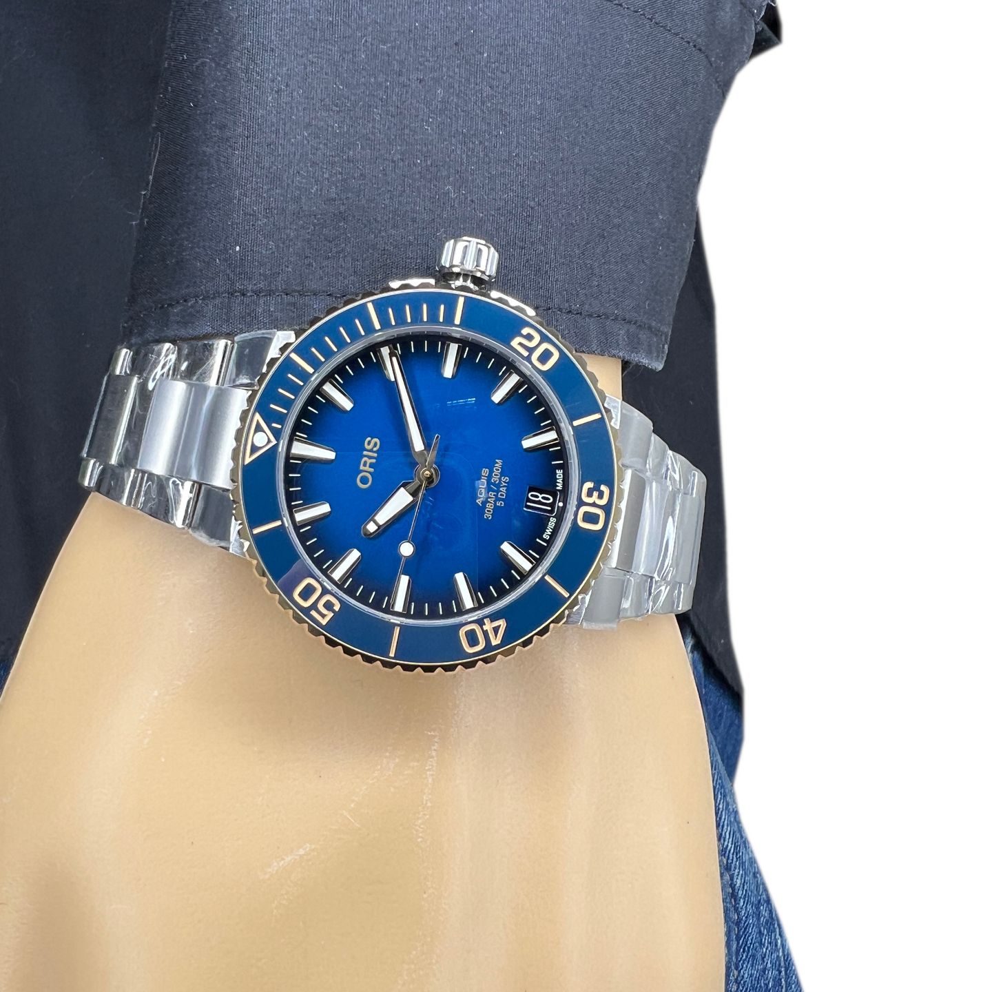 Oris Aquis Date 01 400 7769 6355-07 8 22 09PEB (2022) - Blauw wijzerplaat 42mm Staal (2/8)