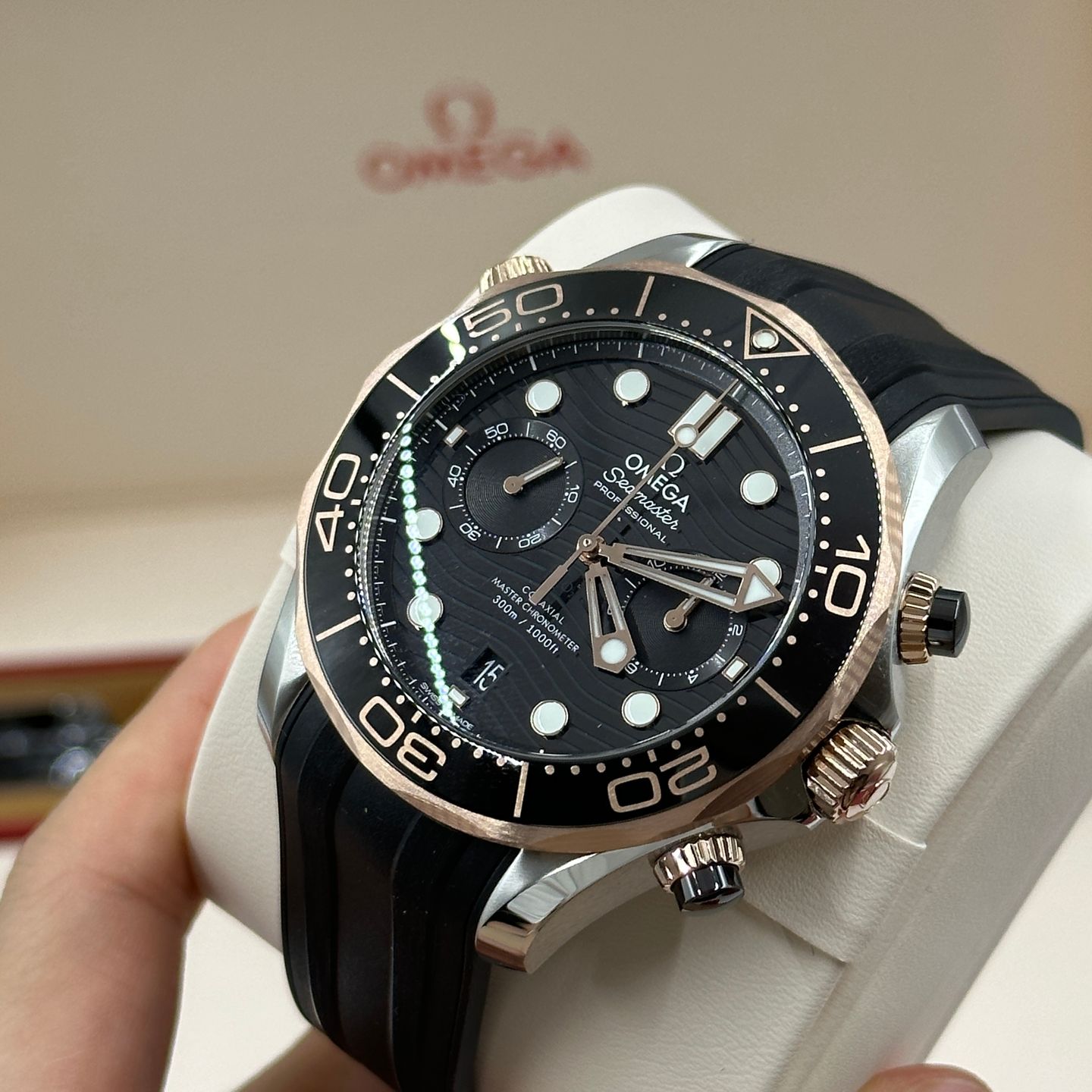 Omega Seamaster Diver 300 M 210.22.44.51.01.001 (2023) - Zwart wijzerplaat 44mm Goud/Staal (4/8)