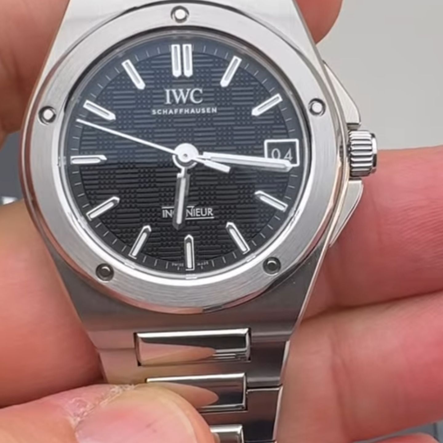 IWC Ingenieur Automatic IW324906 (2025) - Black dial 35 mm Steel case (1/1)